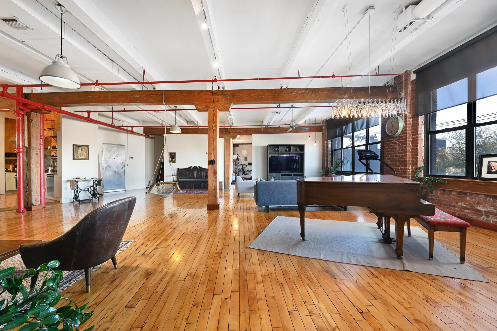 1620 MANHATTAN AVE - Photo 2