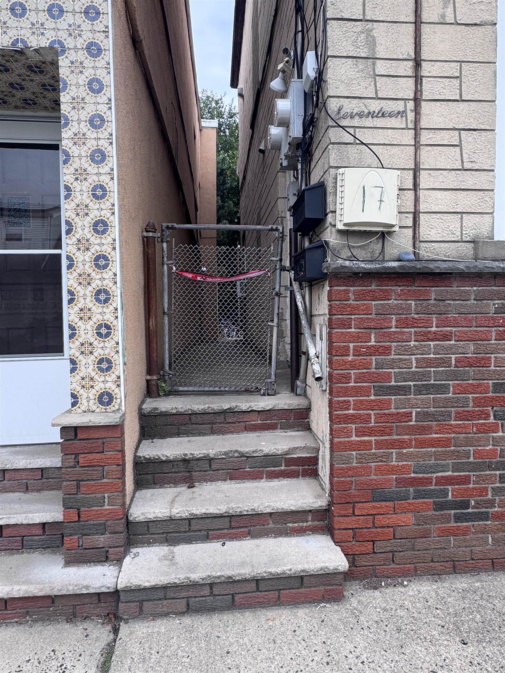 17 GREEN CT - Photo 2