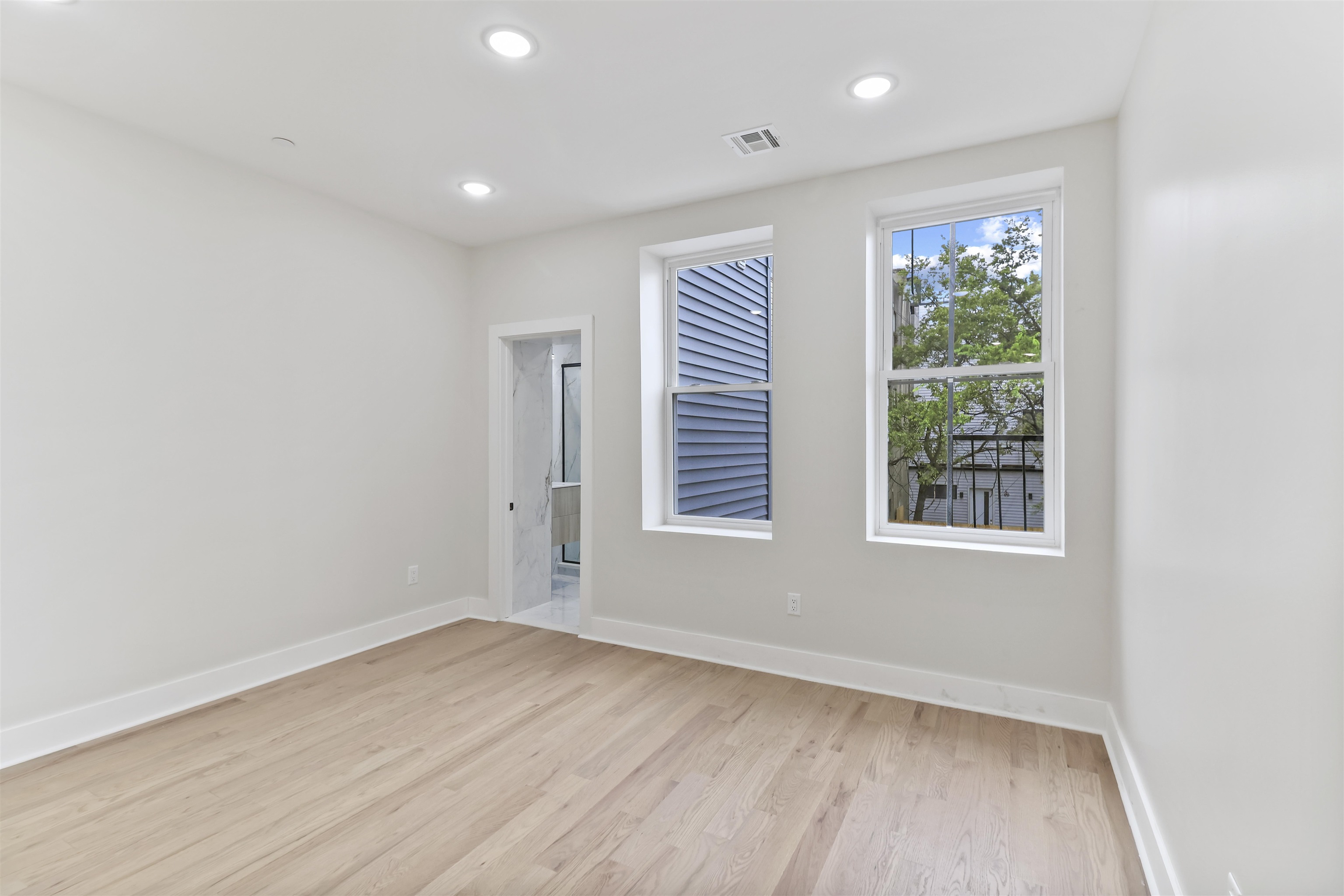 161 NEW YORK AVE - Photo 2