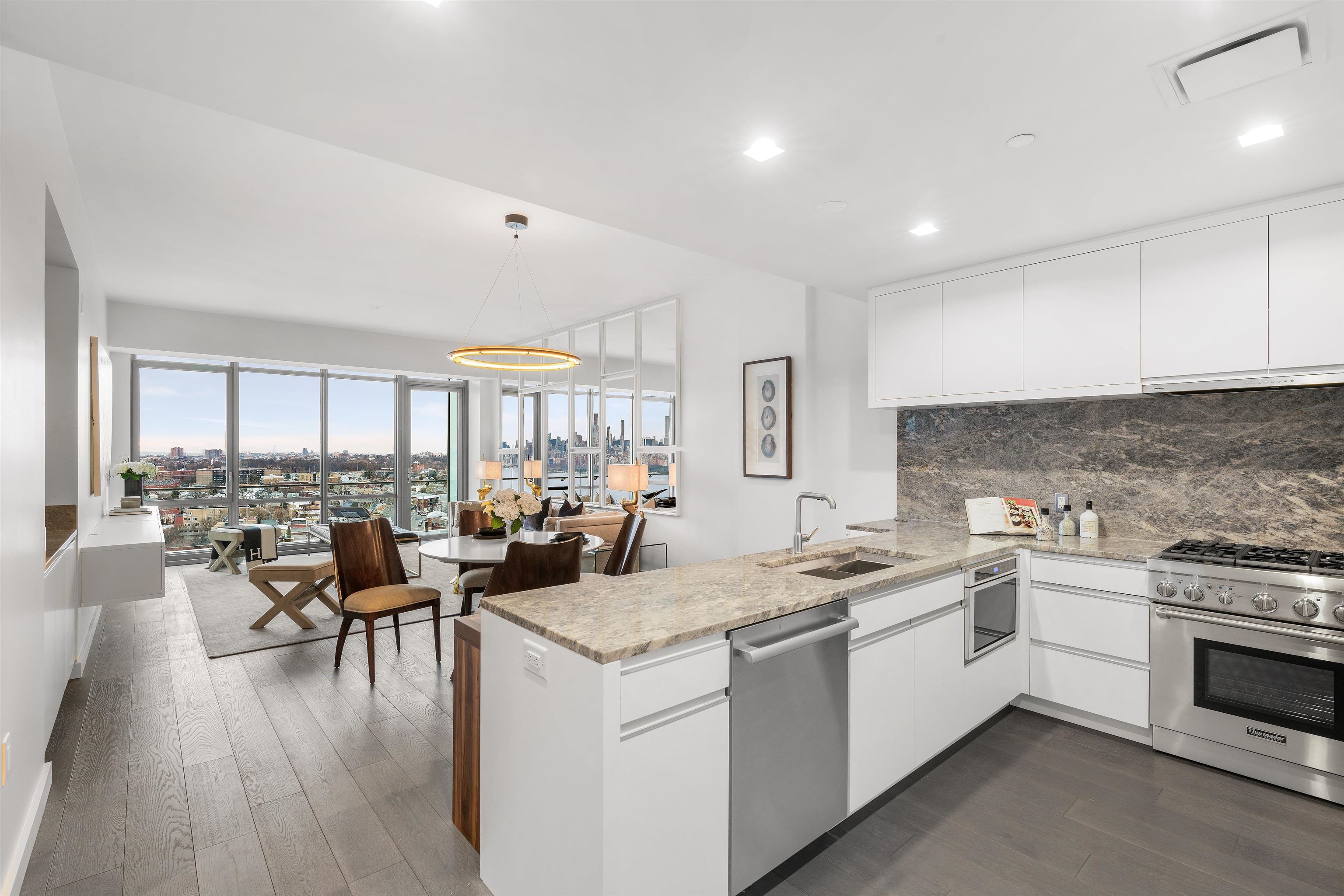 320 ADOLPHUS AVE - Photo 2