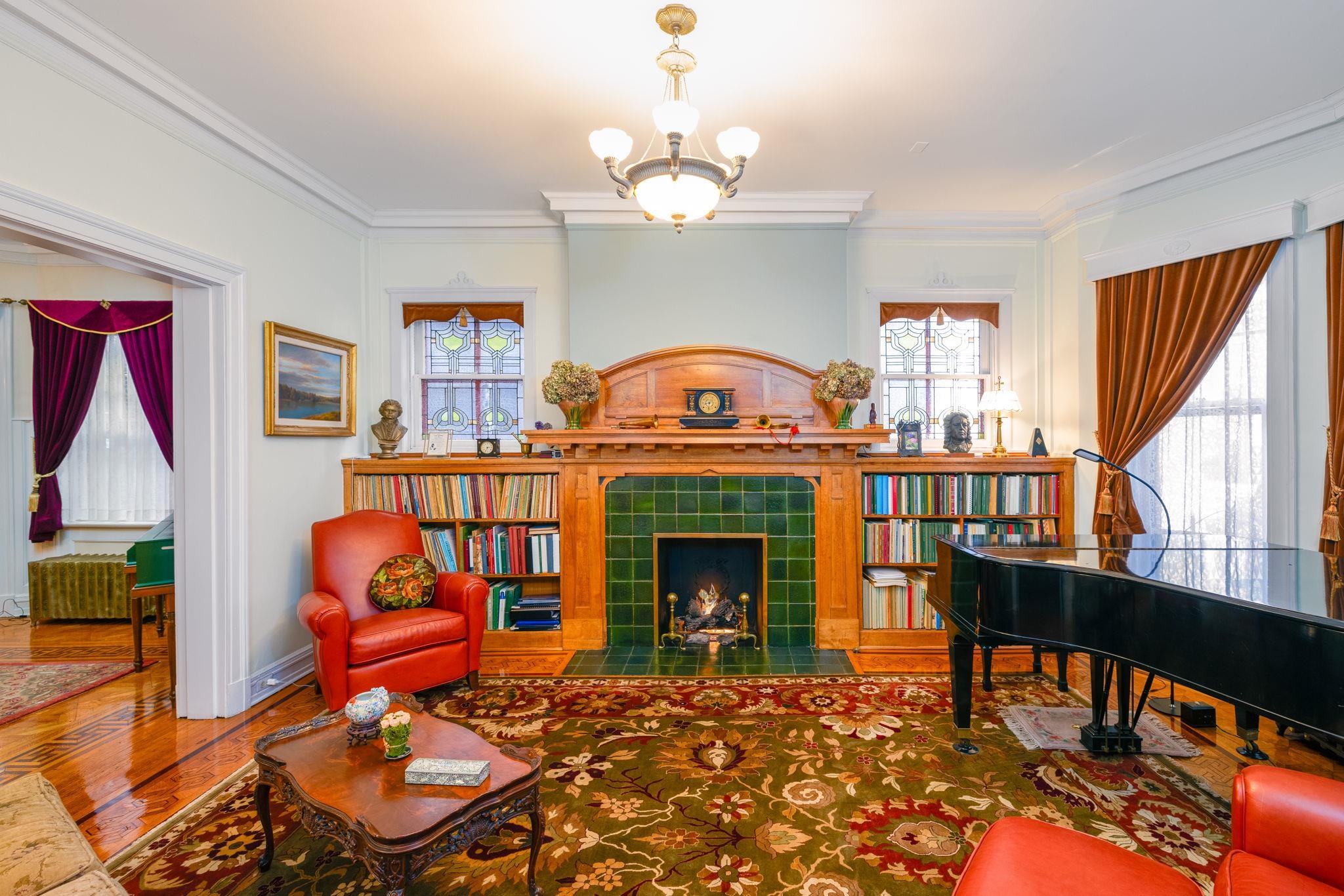 895 SUMMIT AVE - Photo 3