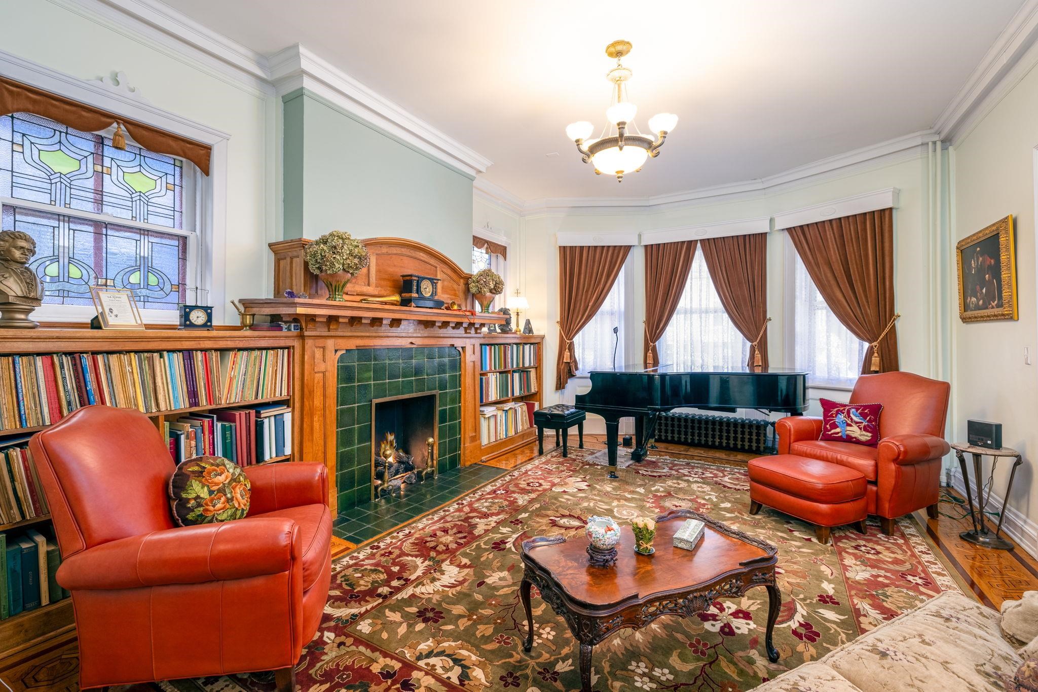 895 SUMMIT AVE - Photo 5