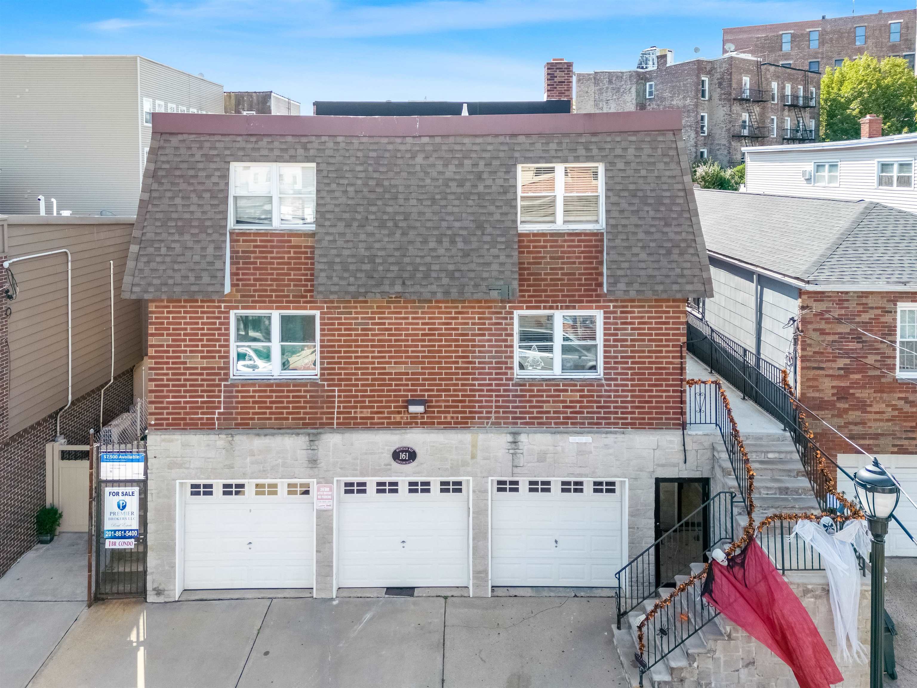 161 18TH ST - Photo 1