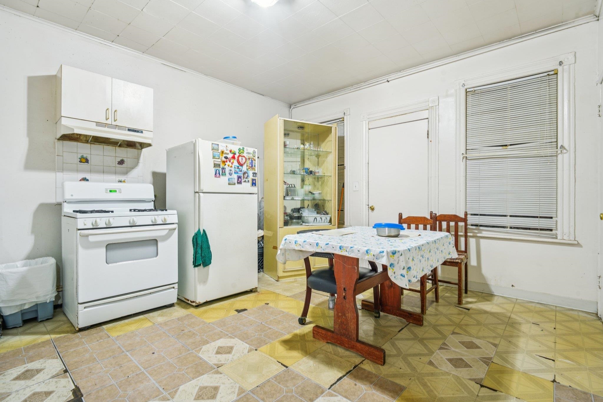 150 MARTIN ST - Photo 4