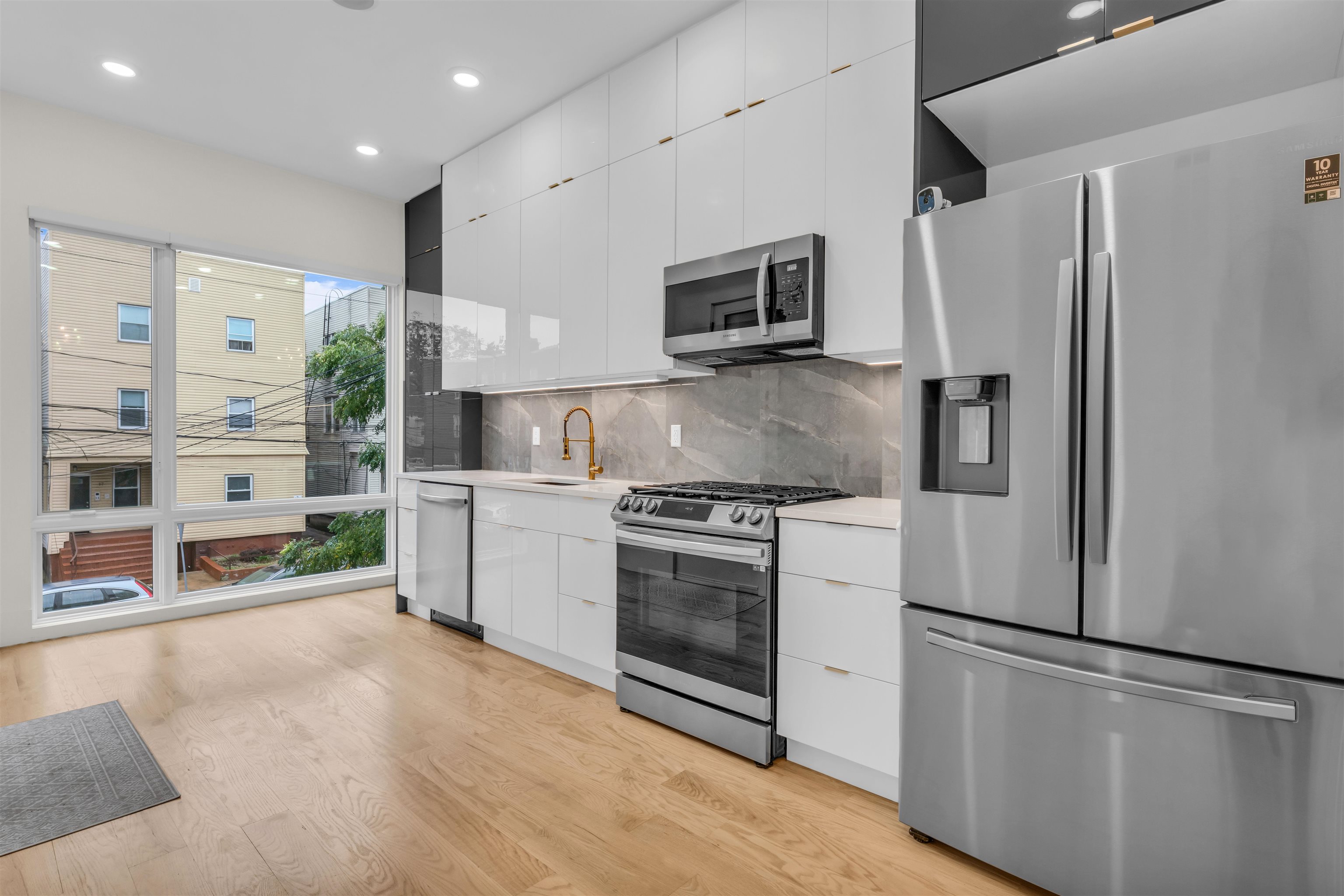 20 VAN NOSTRAND AVE - Photo 2