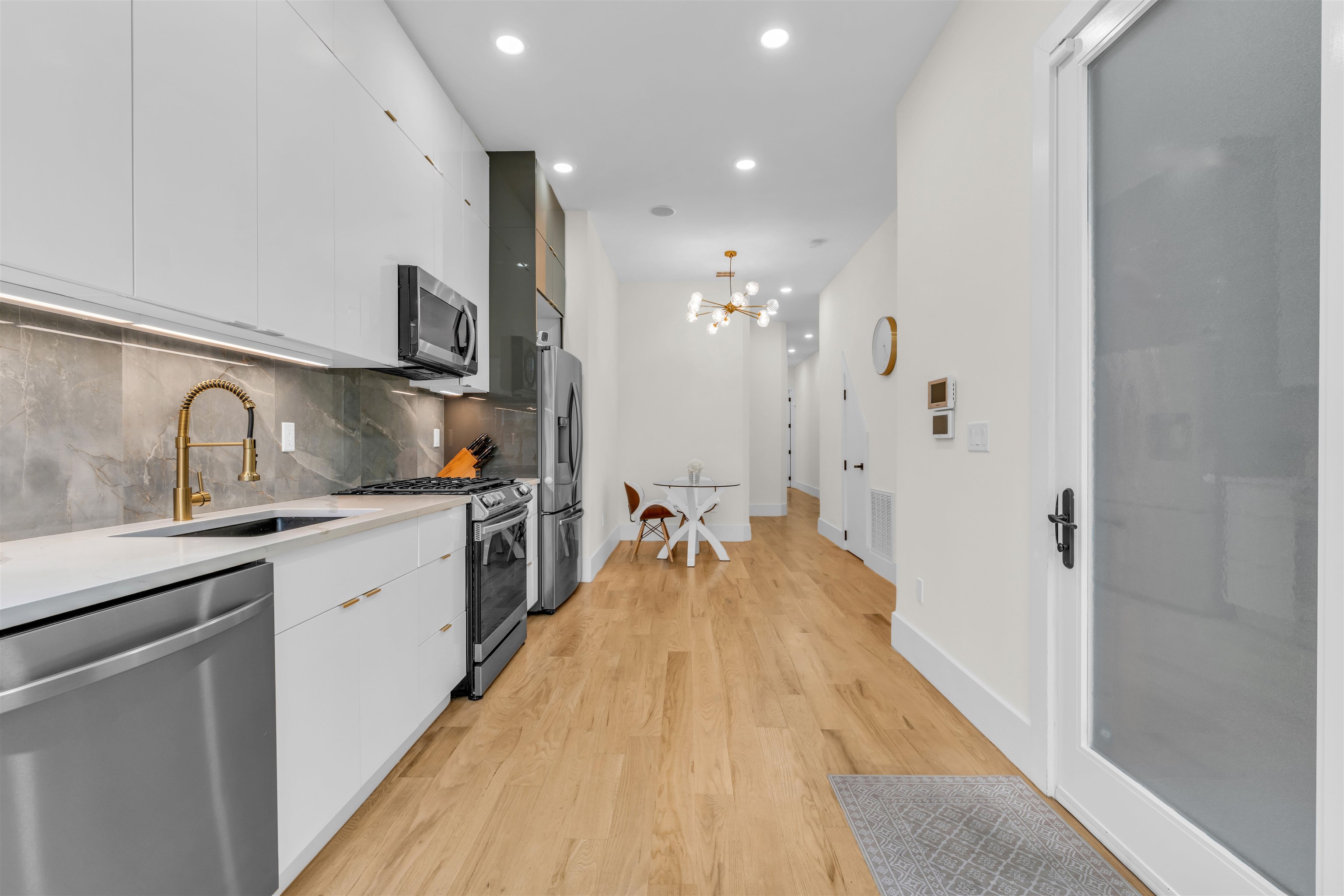 20 VAN NOSTRAND AVE - Photo 3