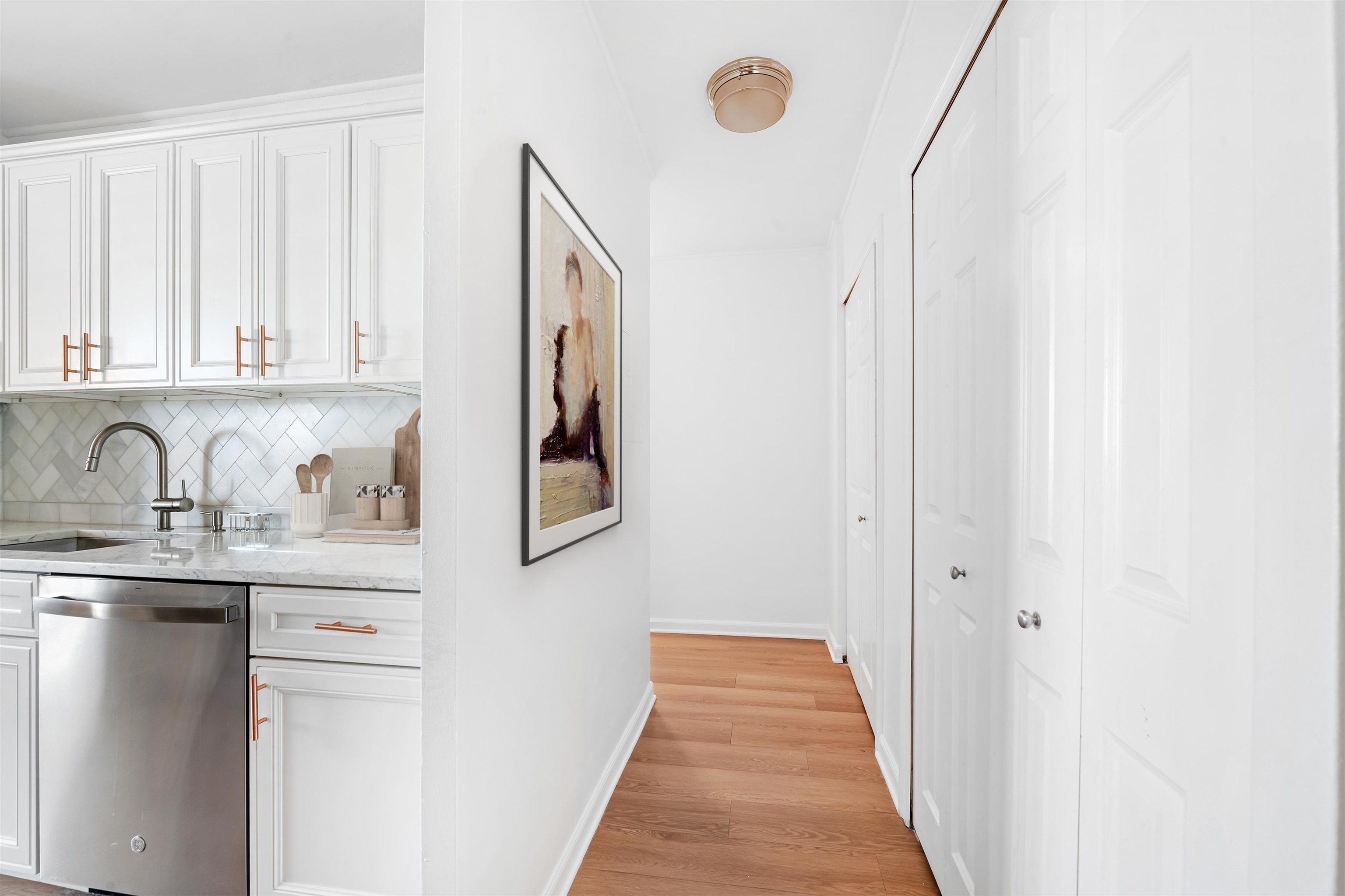 100 MANHATTAN AVE - Photo 5