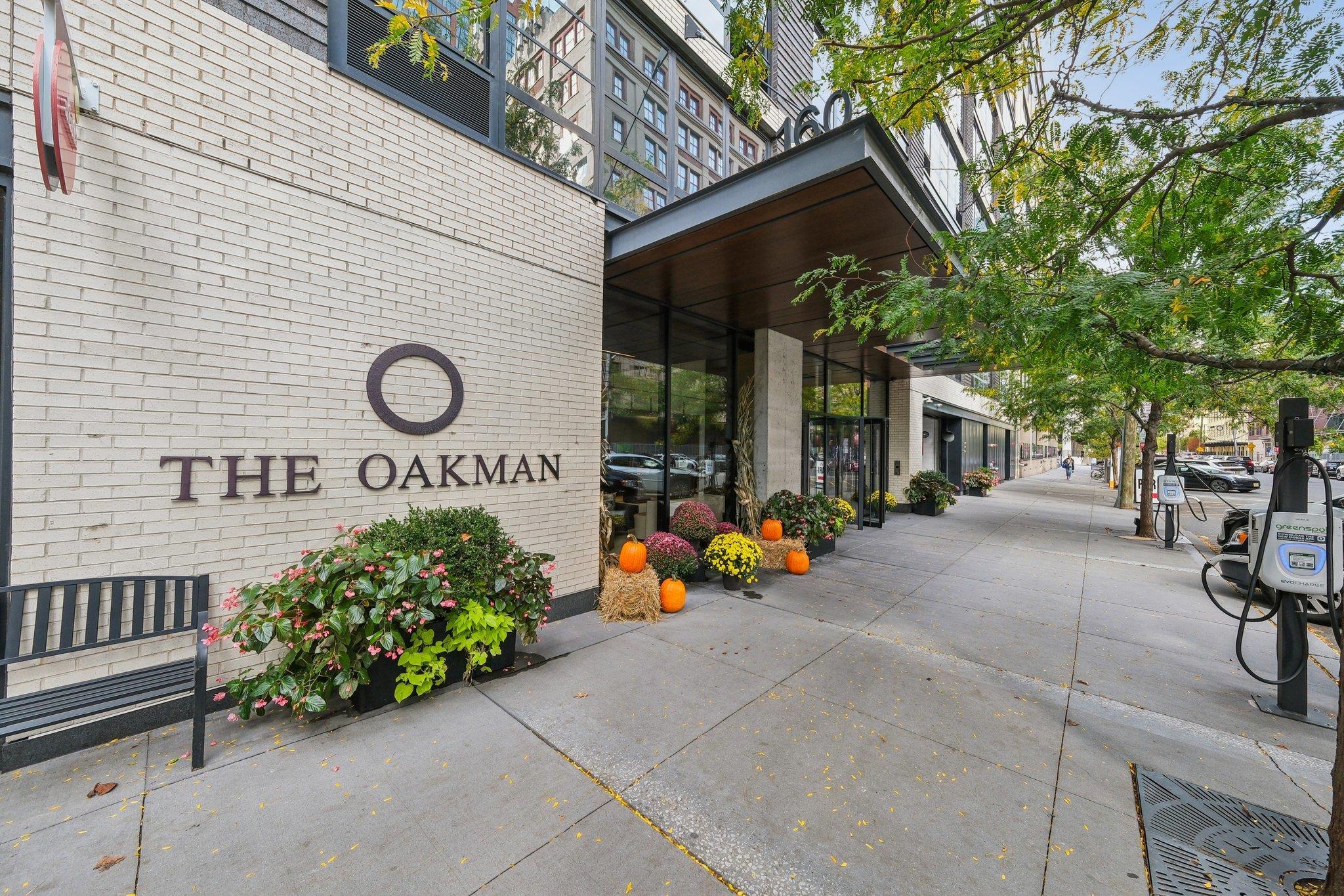 160 1ST ST - Photo 2