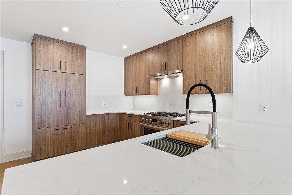 921 MADISON ST - Photo 2