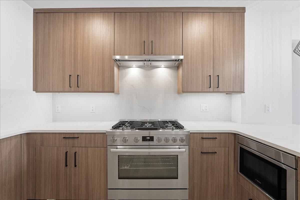 921 MADISON ST - Photo 3