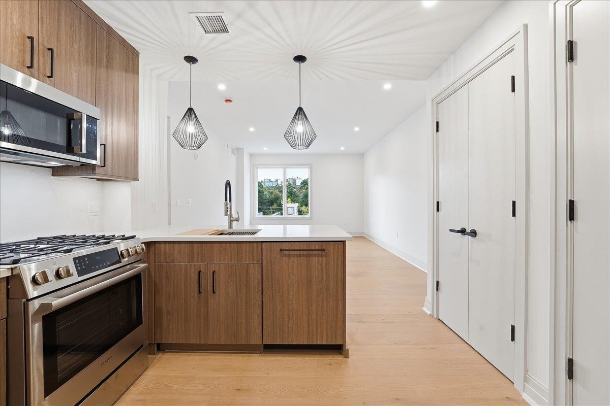 921 MADISON ST - Photo 3