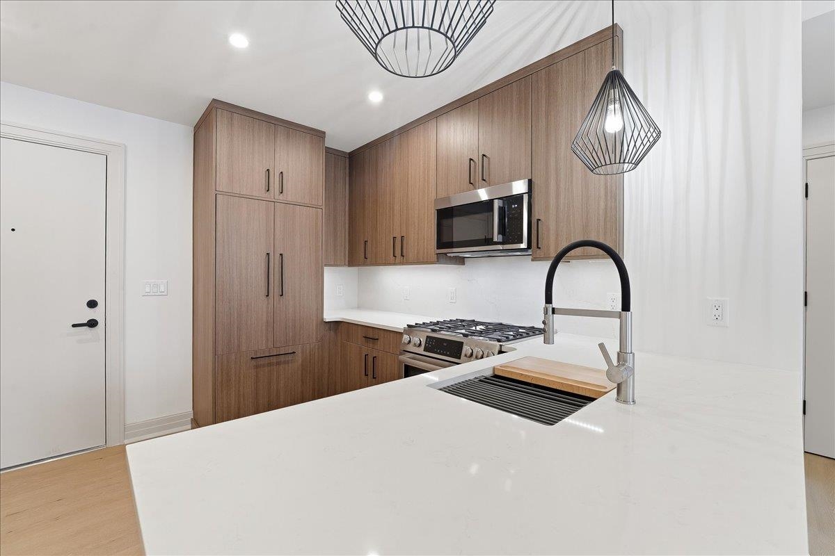 921 MADISON ST - Photo 4