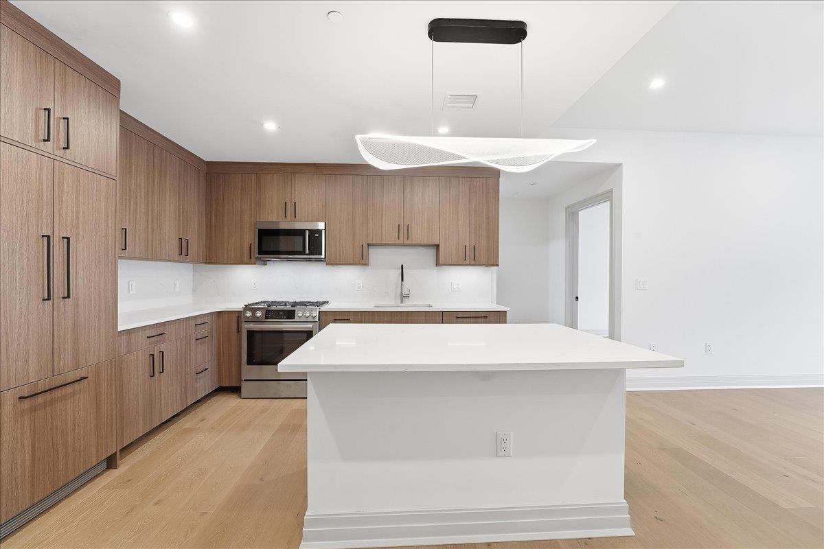 921 MADISON ST - Photo 3