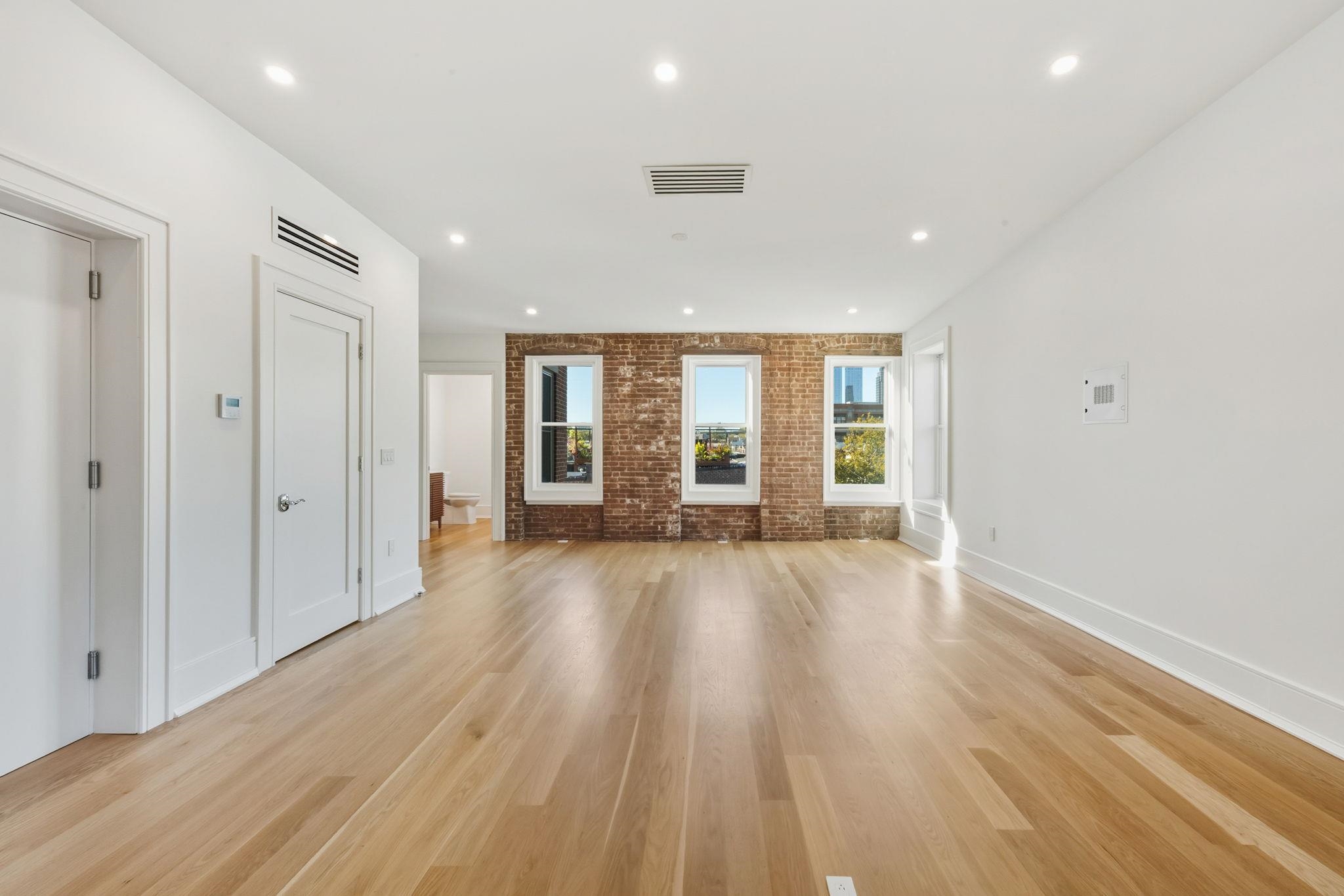 647 JERSEY AVE - Photo 4