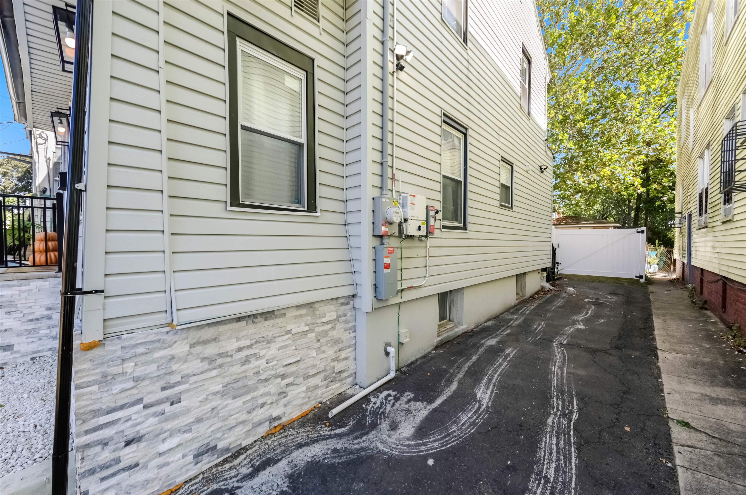 170 CLINTON PL - Photo 3