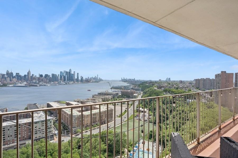 6040 BLVD EAST - Photo 5