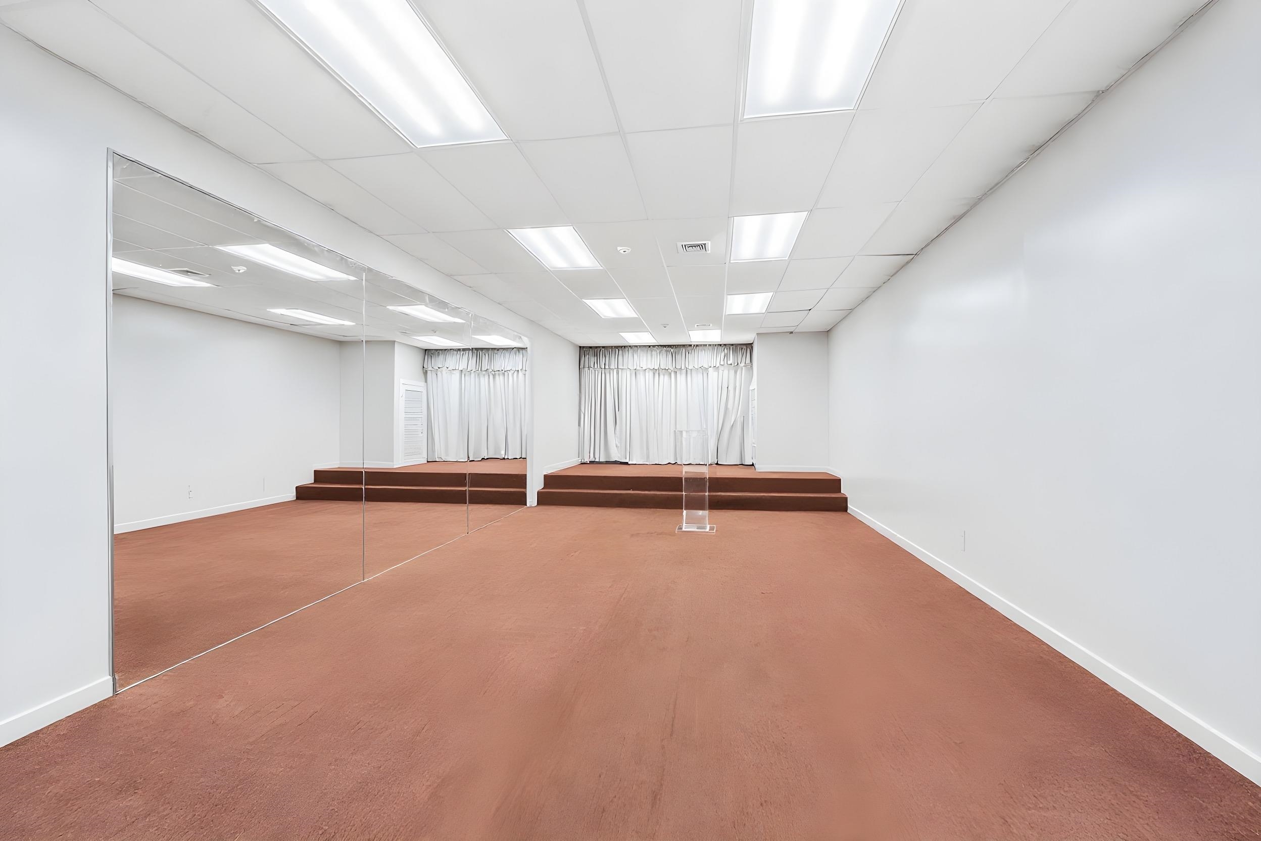 1303 SUMMIT AVE - Photo 4