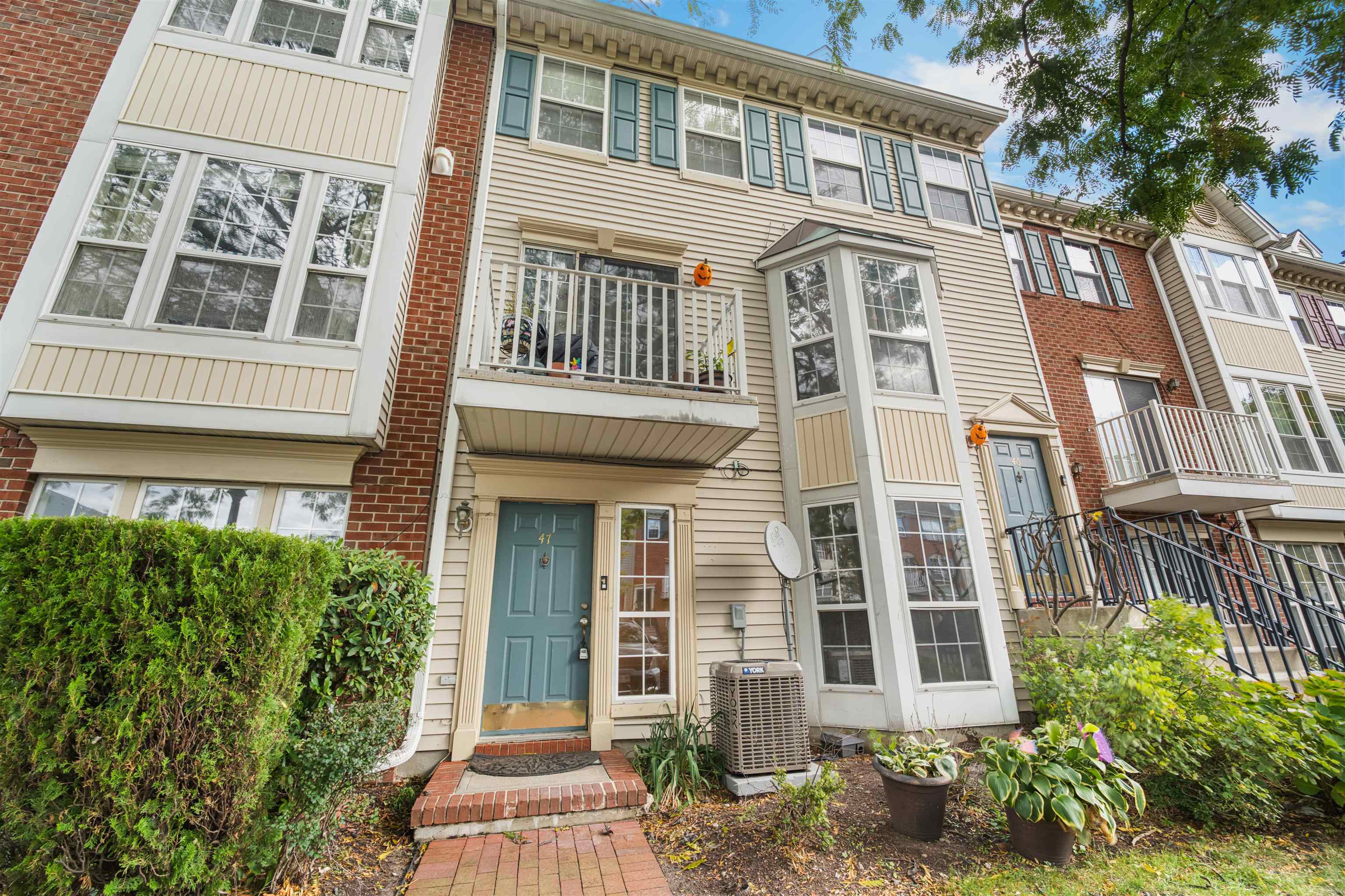 47 DOGWOOD ST - Photo 2