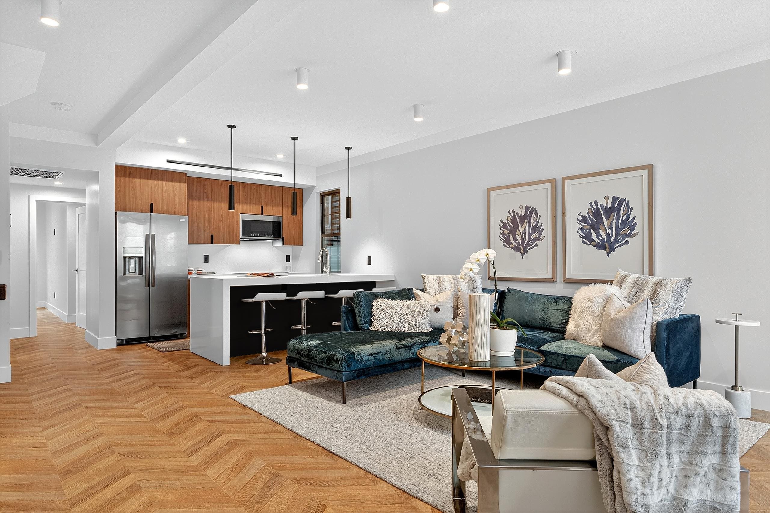 31 BAYVIEW AVE - Photo 1