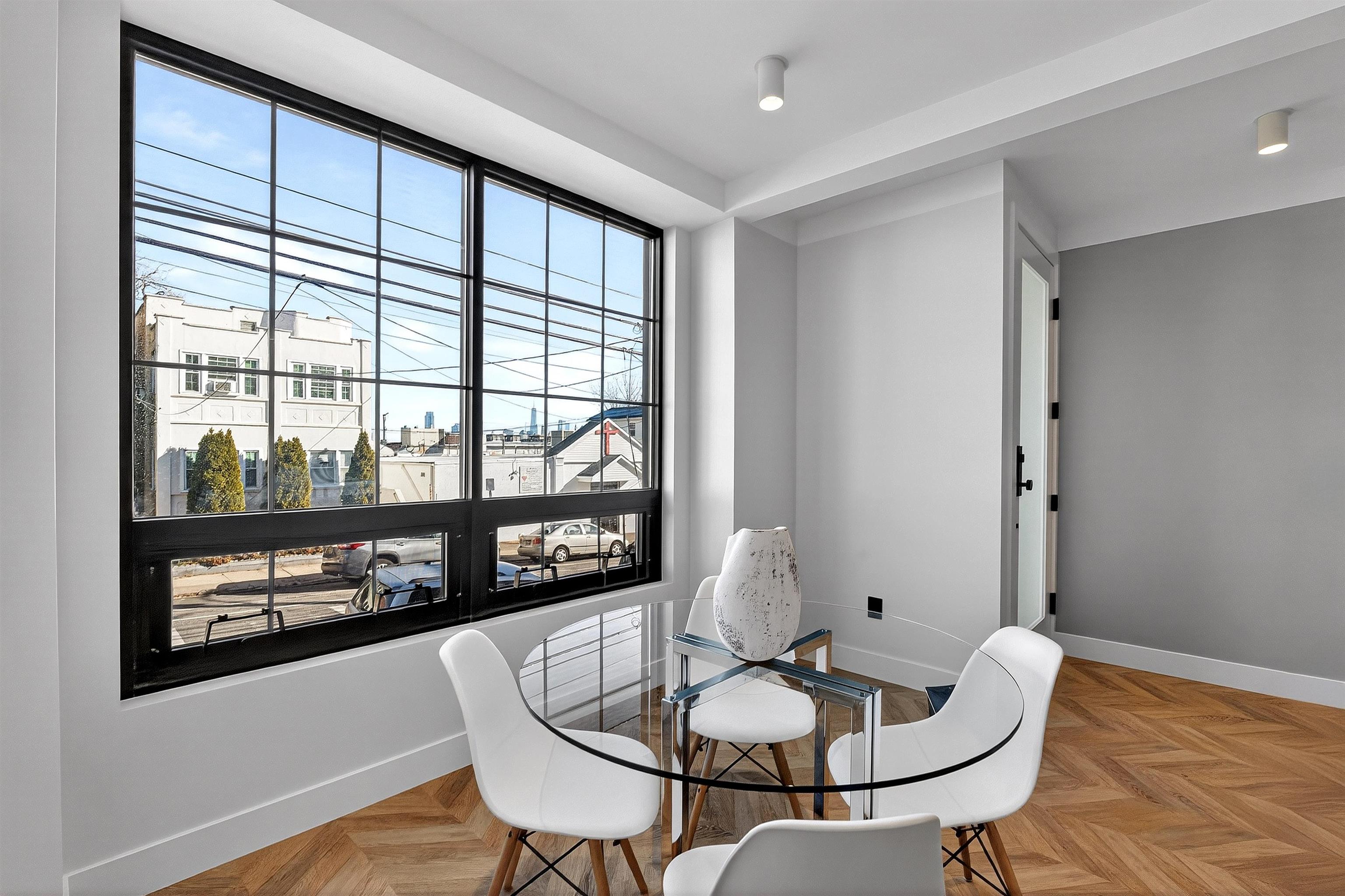 31 BAYVIEW AVE - Photo 3