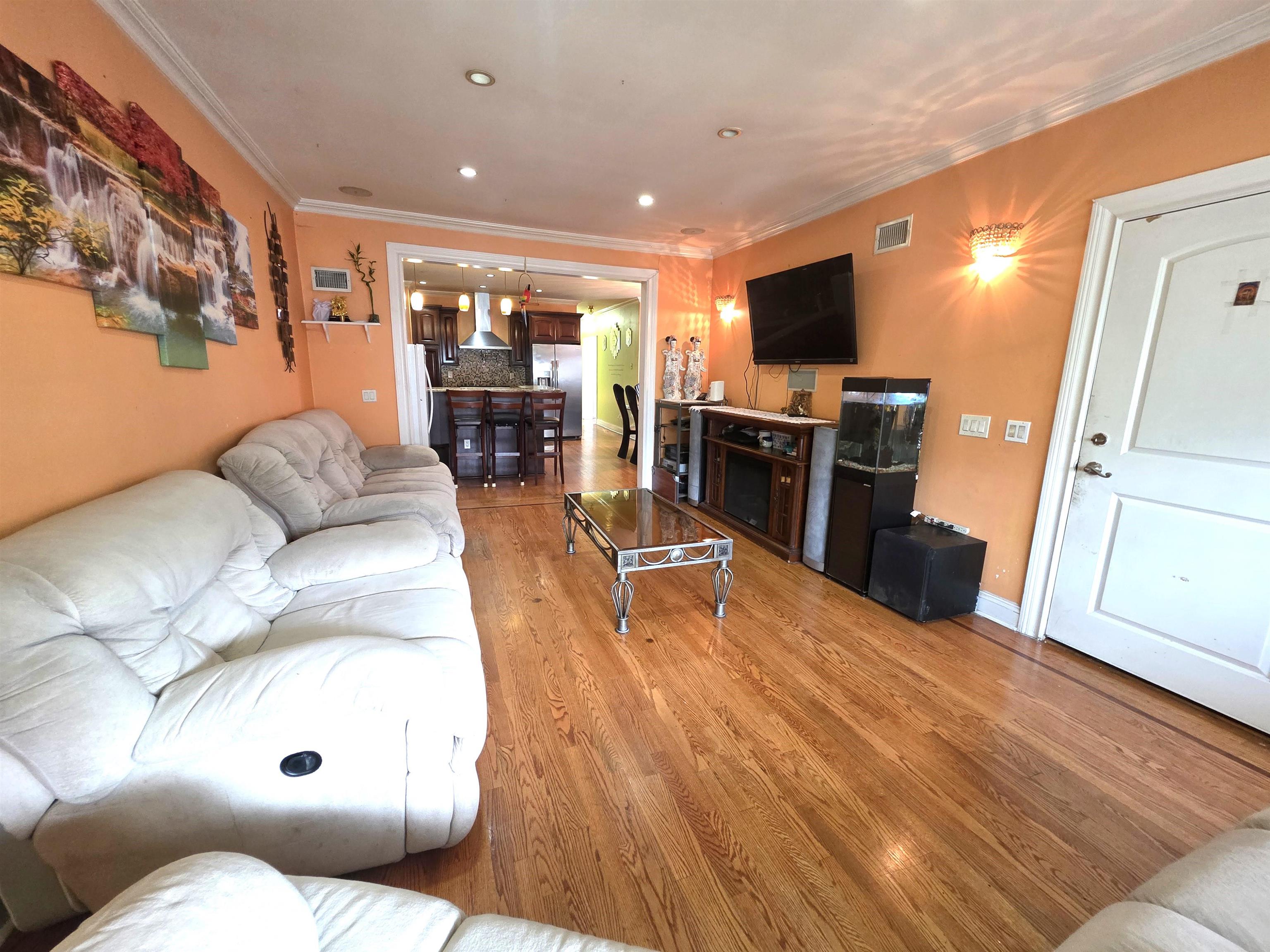 102 CLENDENNY AVE - Photo 3