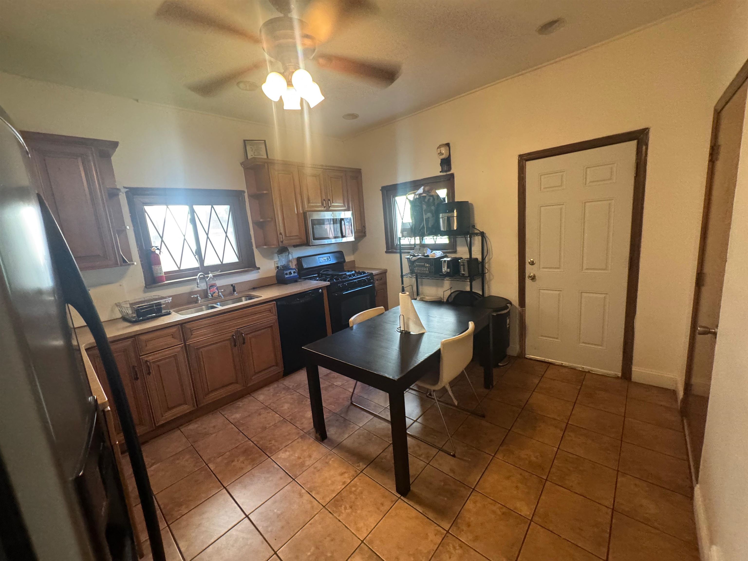 68 DANFORTH AVE - Photo 2