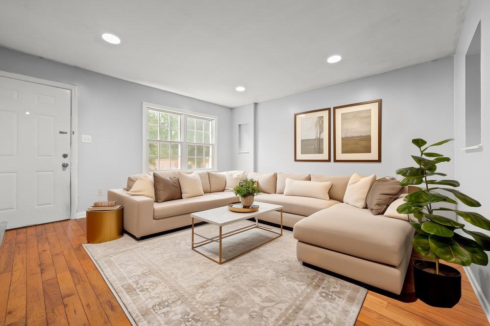 12 BAYVIEW AVE - Photo 3