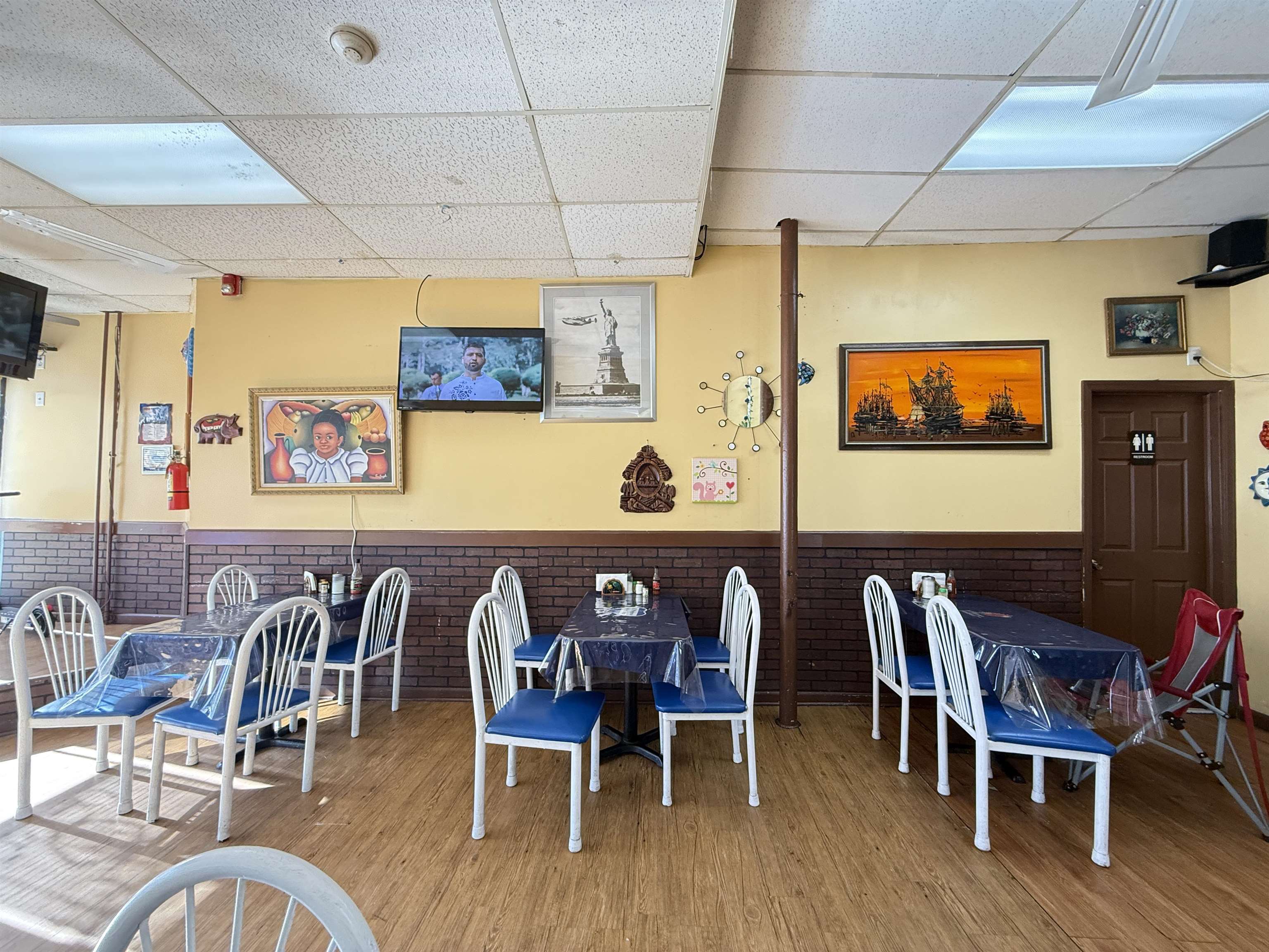 1309 SUMMIT AVE - Photo 4