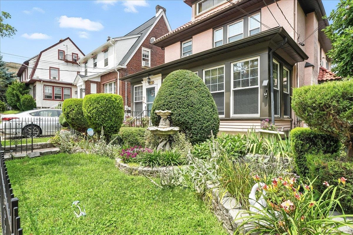 20 75TH ST - Photo 2