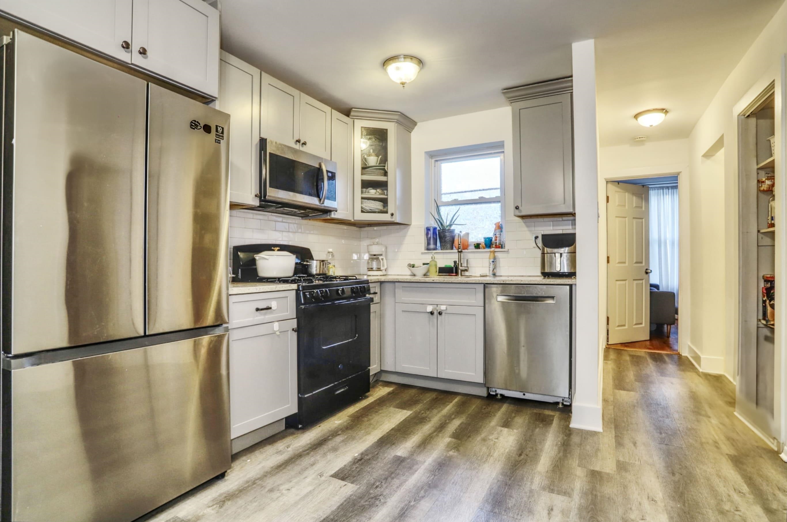 620 37TH ST - Photo 2