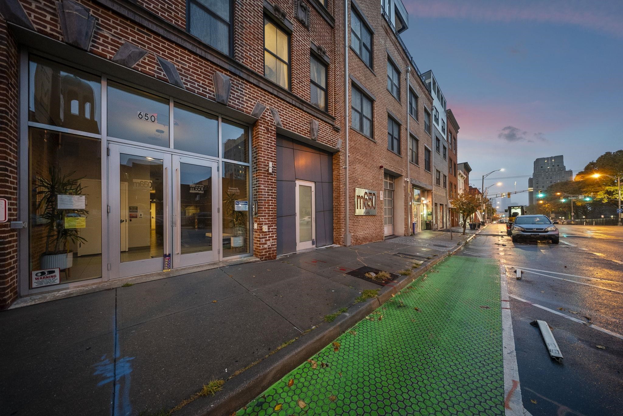 650 MONTGOMERY ST - Photo 2