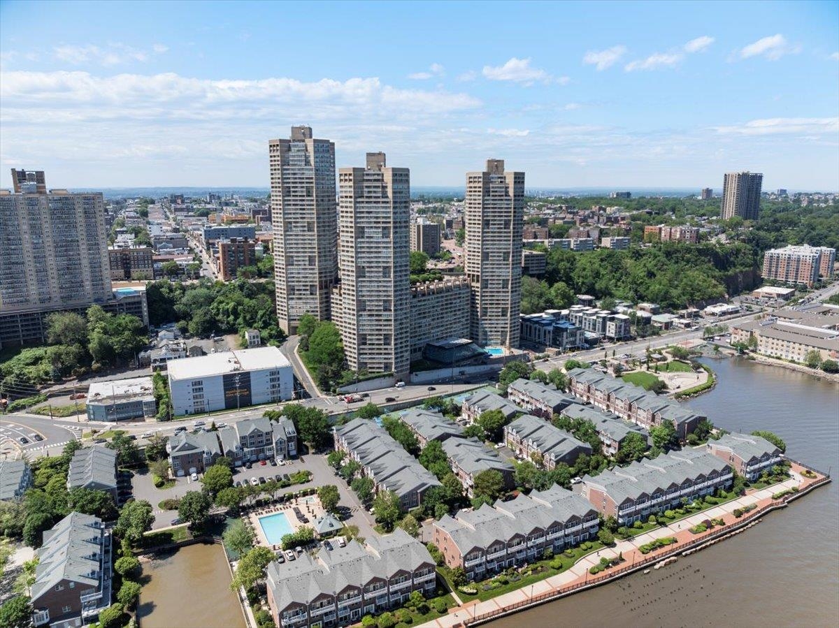 7000 BLVD EAST - Photo 2