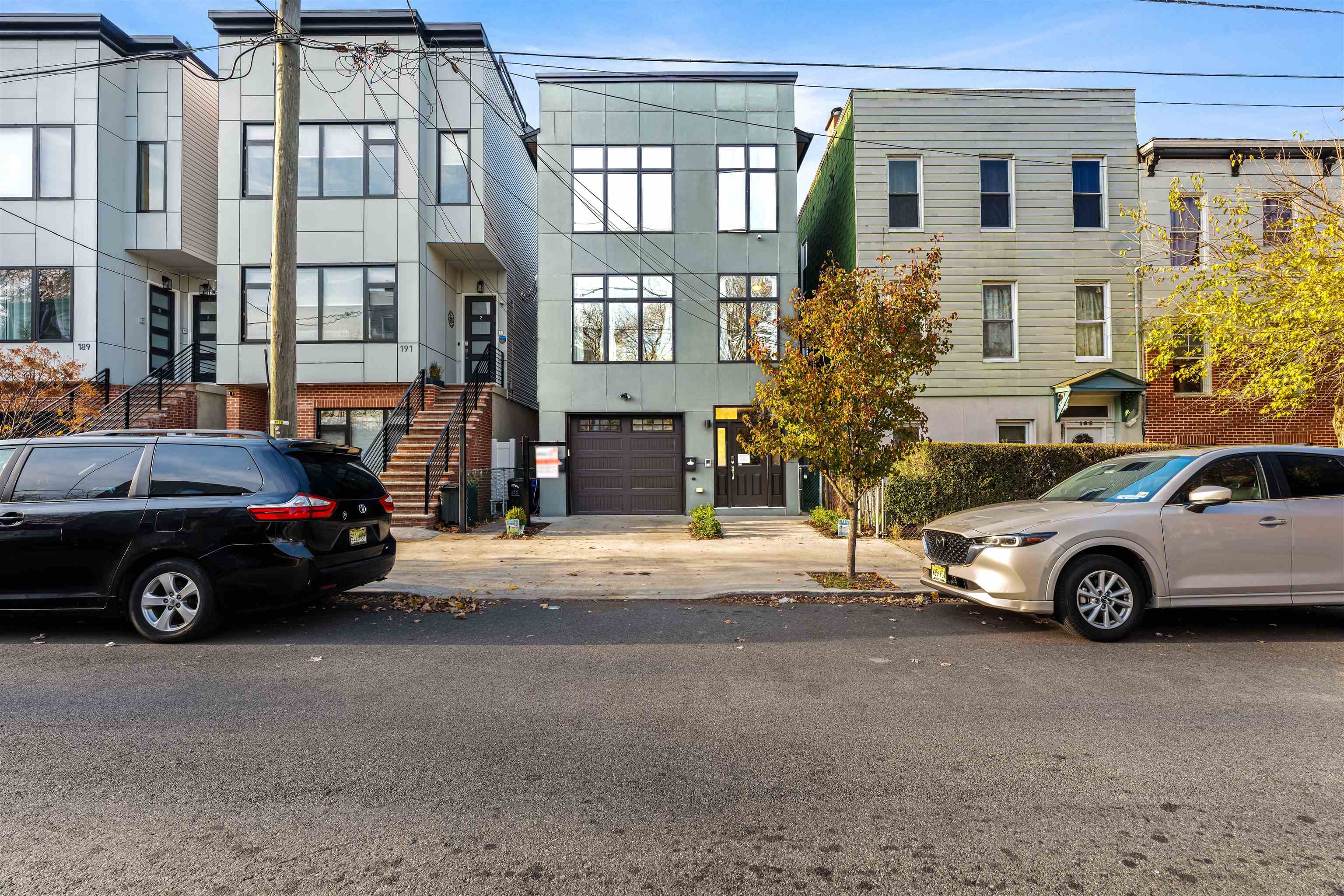 193 HALLADAY ST - Photo 2