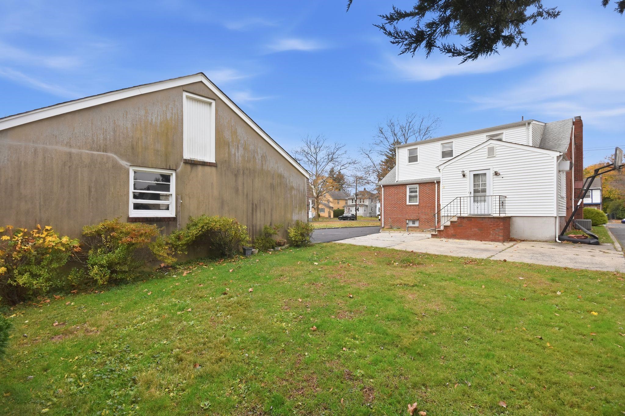 2060 MOUNTAIN AVE - Photo 3