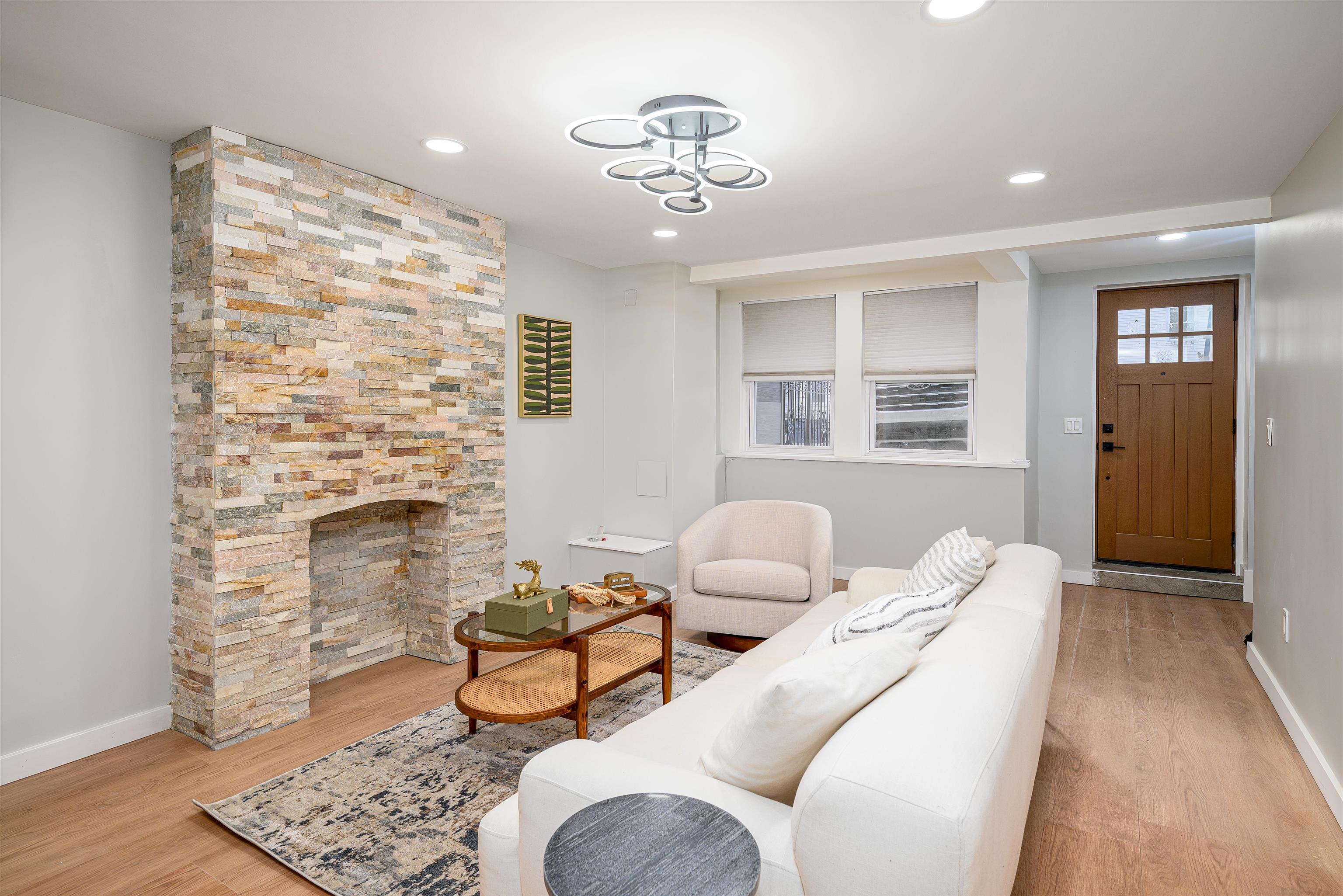 70 BOWERS ST - Photo 2