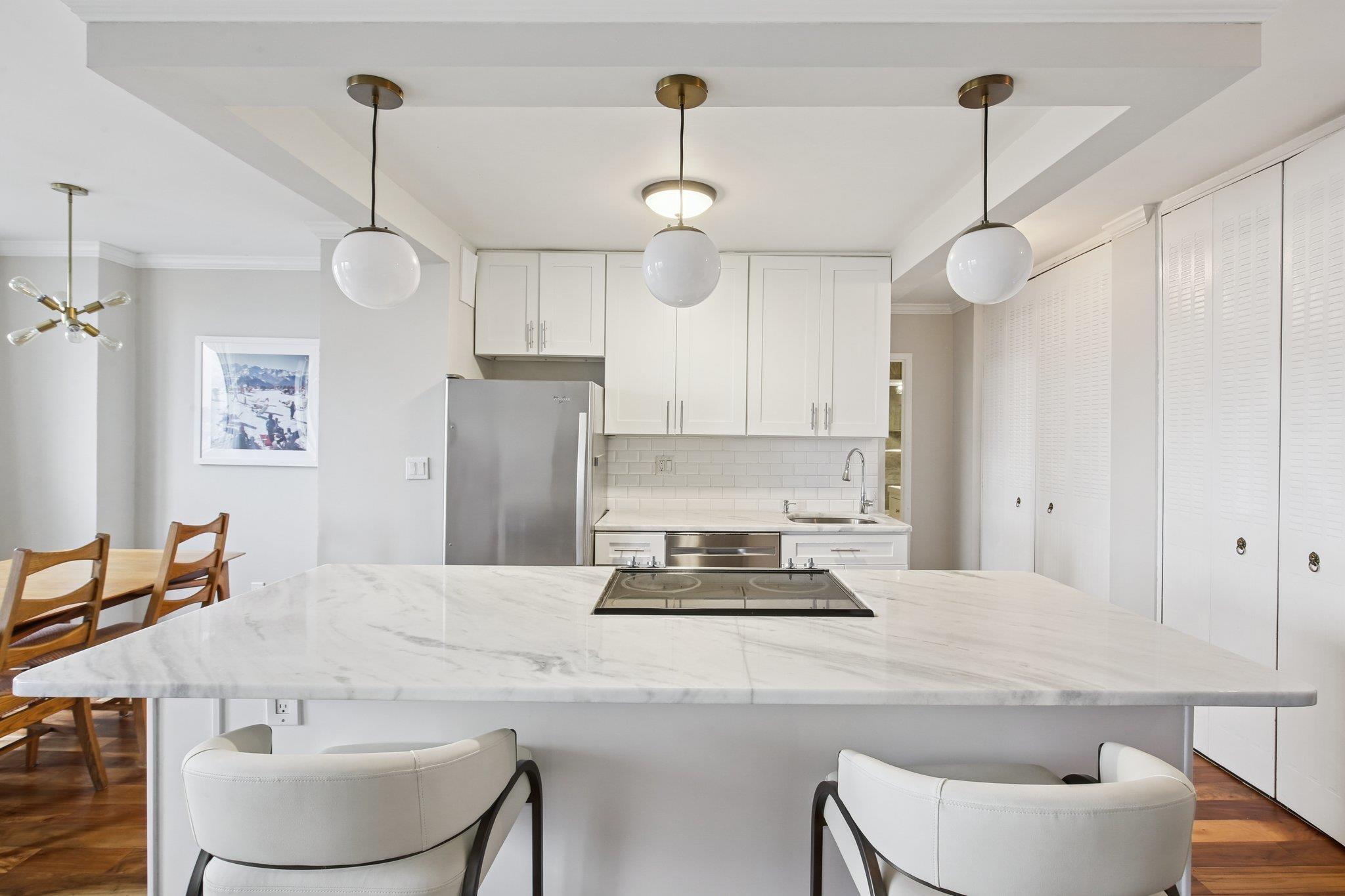 100 MANHATTAN AVE - Photo 4