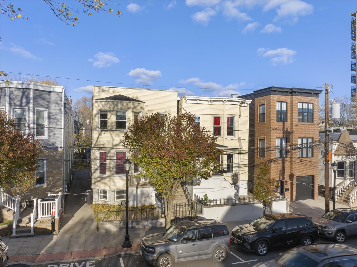 122 18TH ST - Photo 2