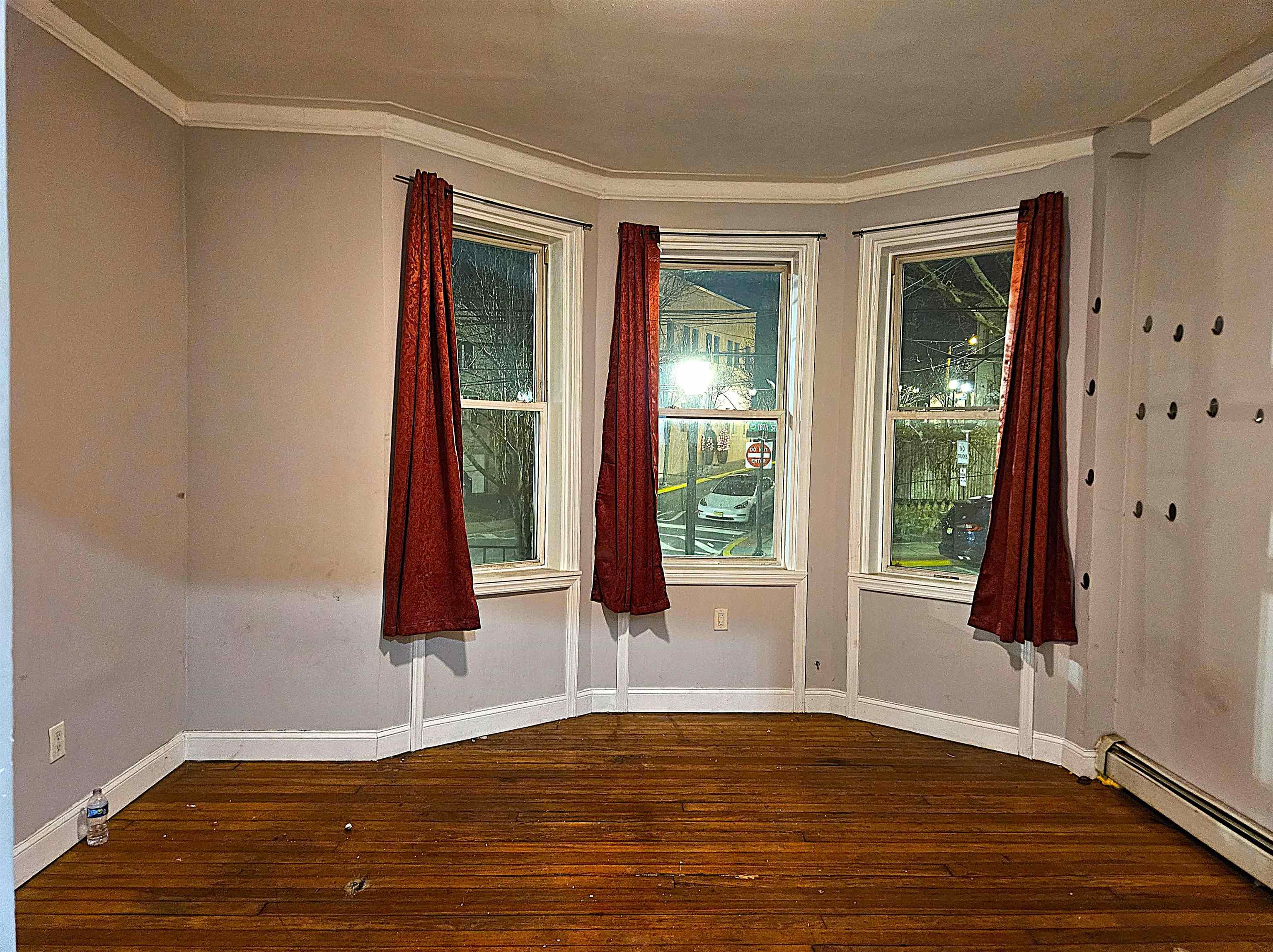 124 18TH ST - Photo 2