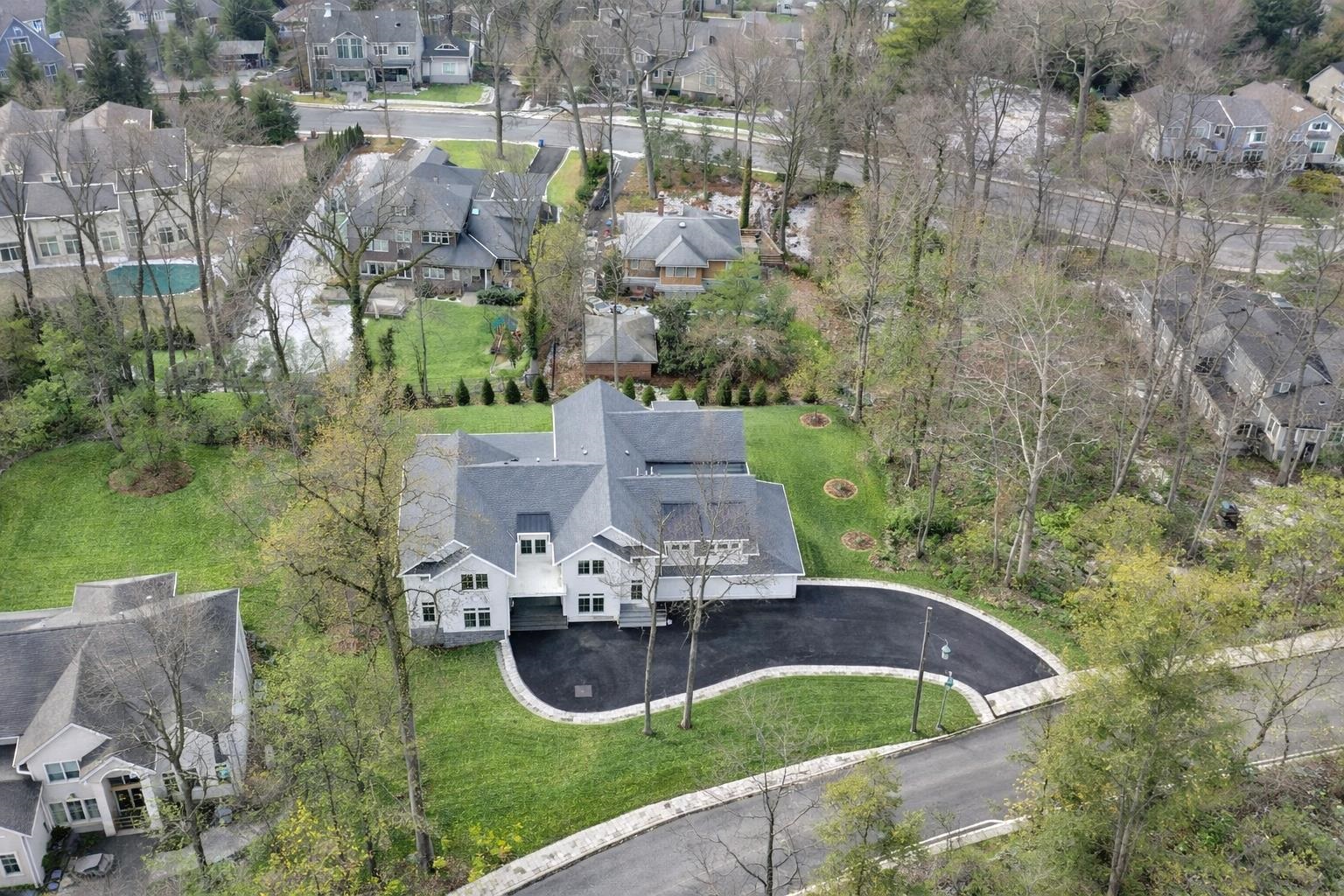 468 LYDECKER ST - Photo 1