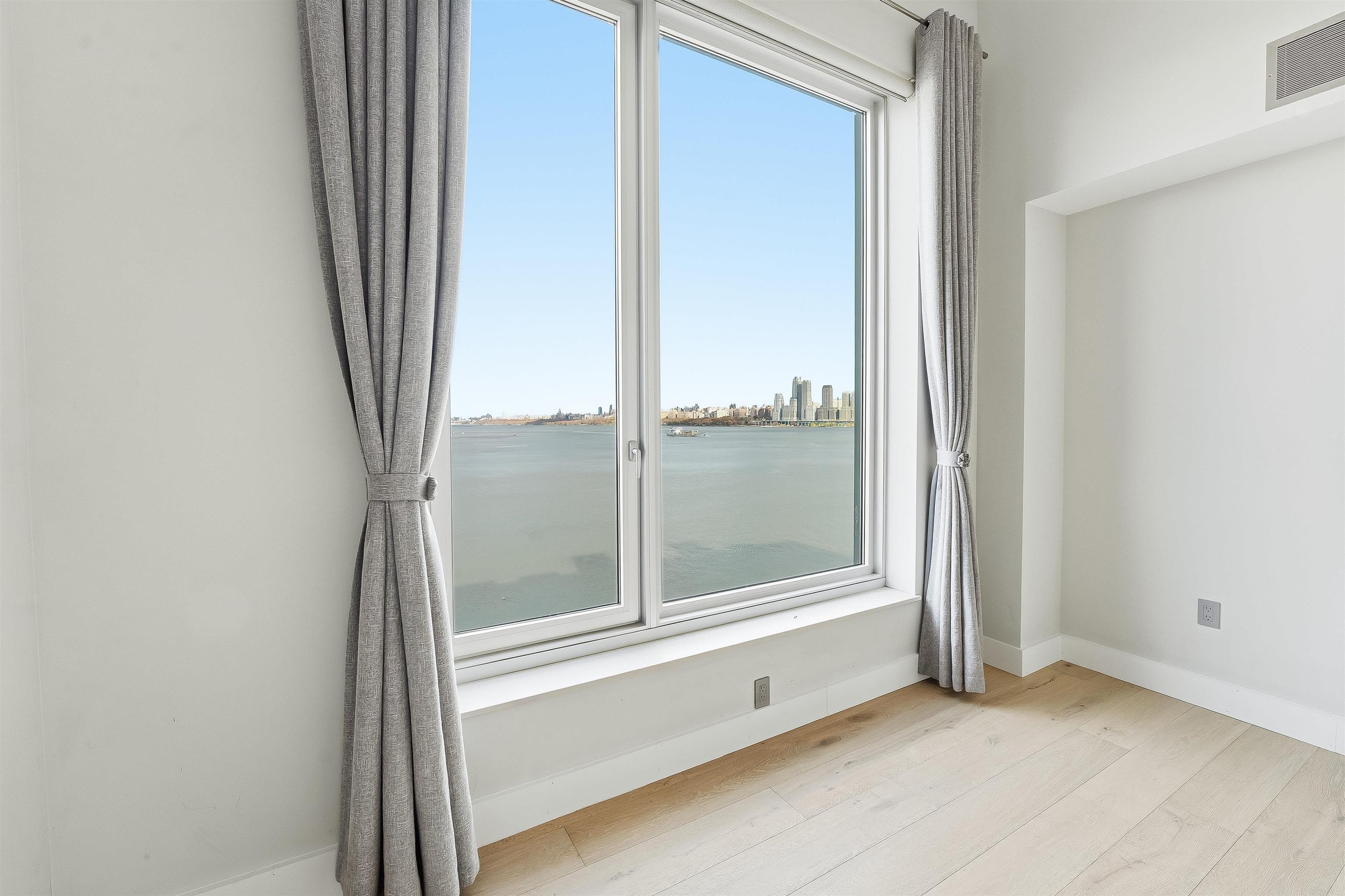 1000 AVENUE AT PORT IMPERIAL #703