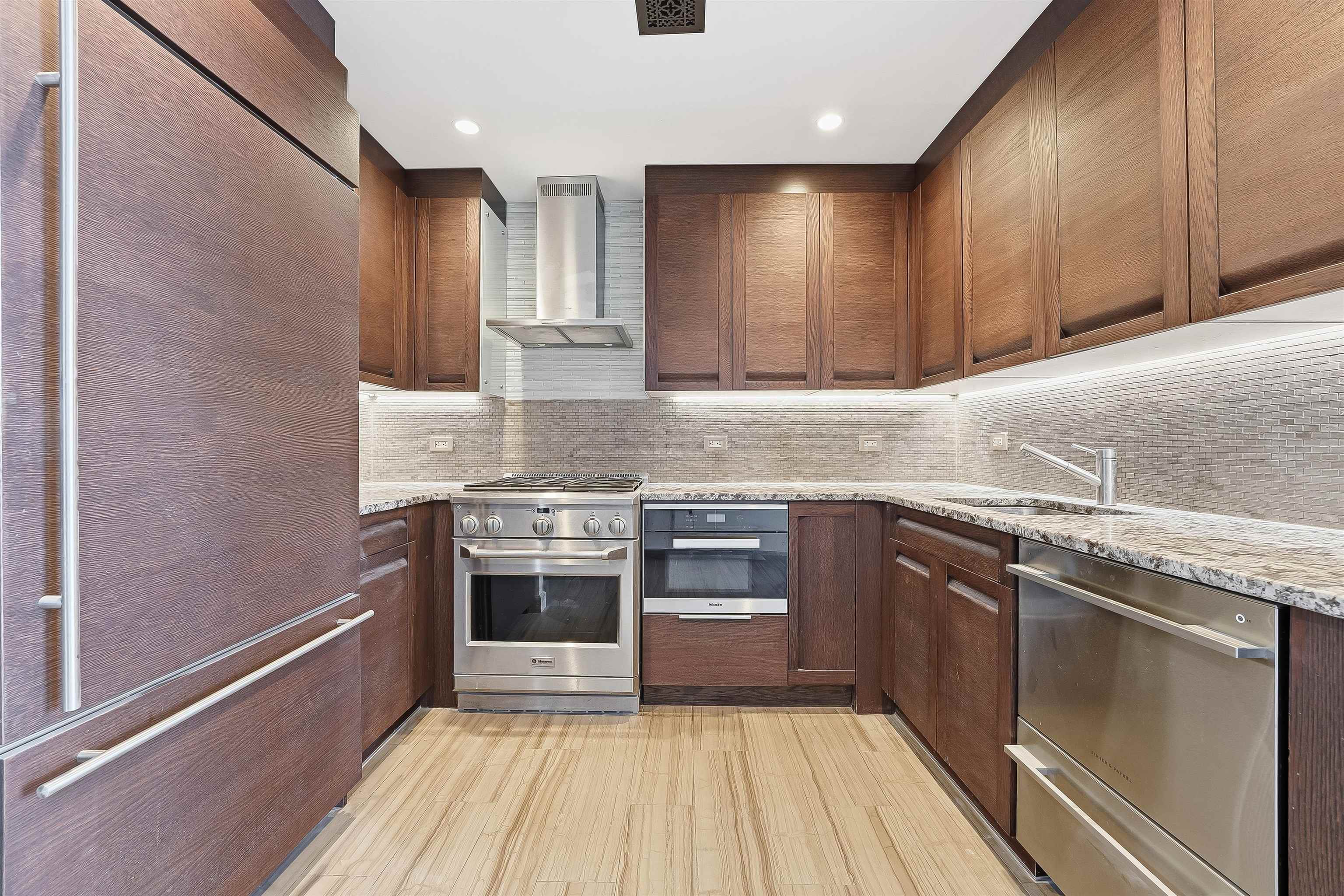 1000 AVENUE AT PORT IMPERIAL #703