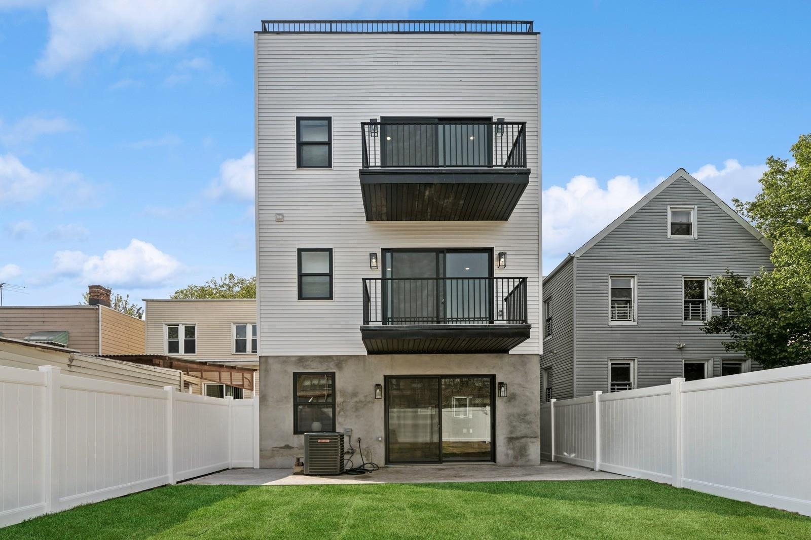 220 FREEMAN AVE - Photo 5