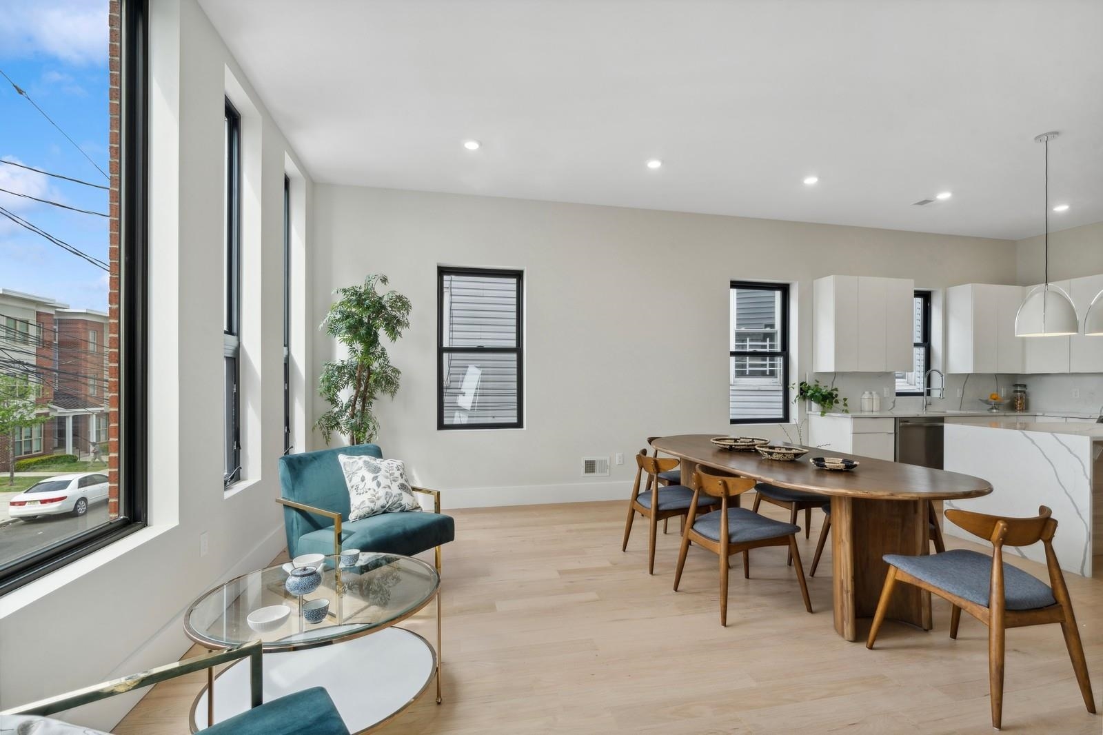 220 FREEMAN AVE - Photo 3