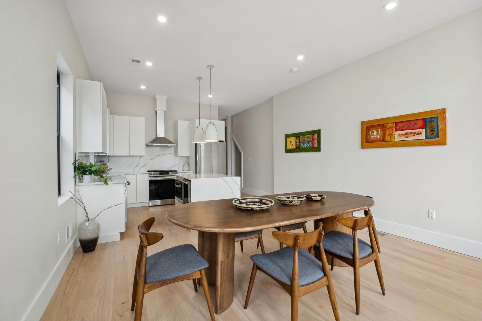 220 FREEMAN AVE - Photo 4