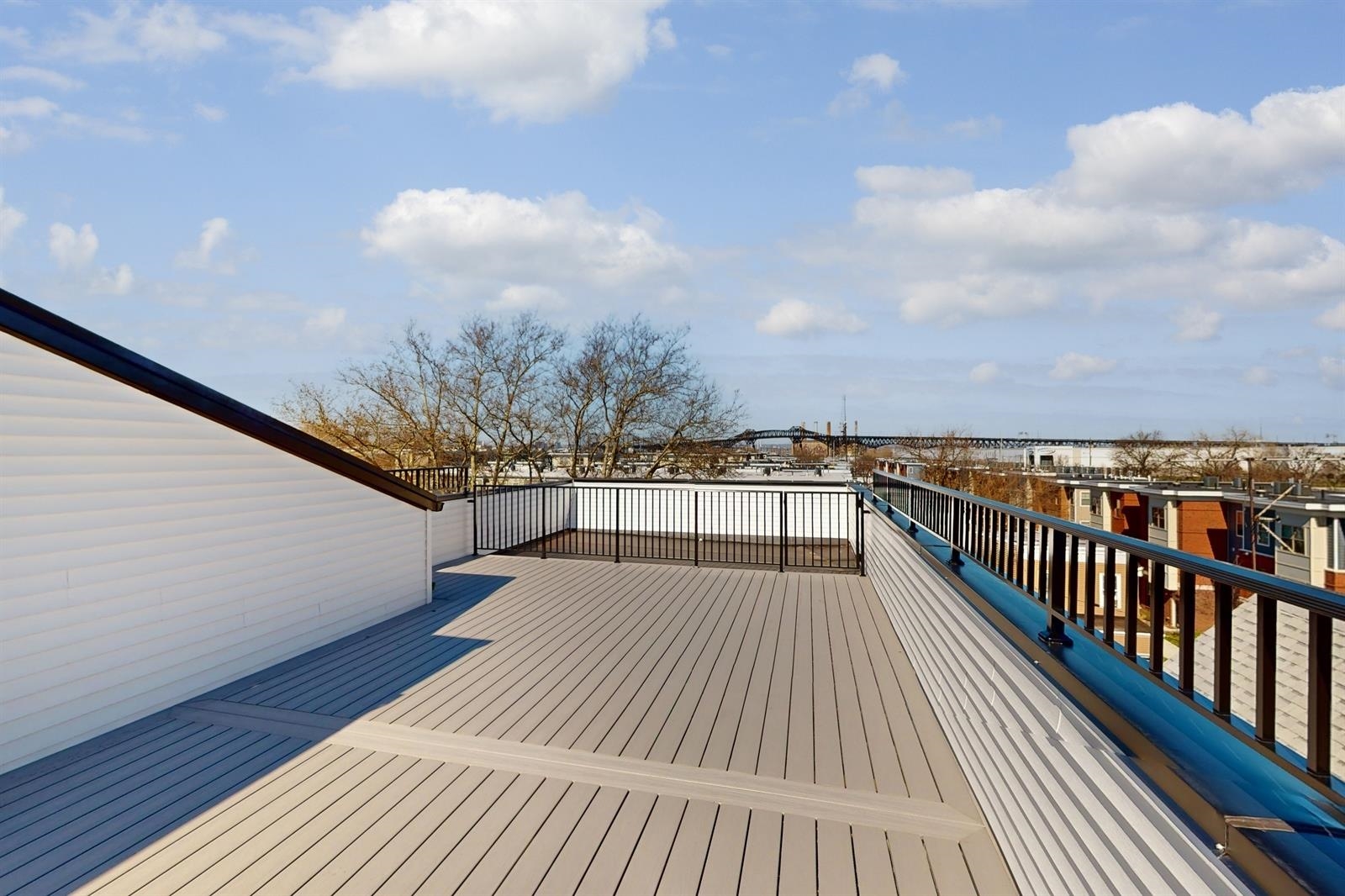 220 FREEMAN AVE - Photo 5