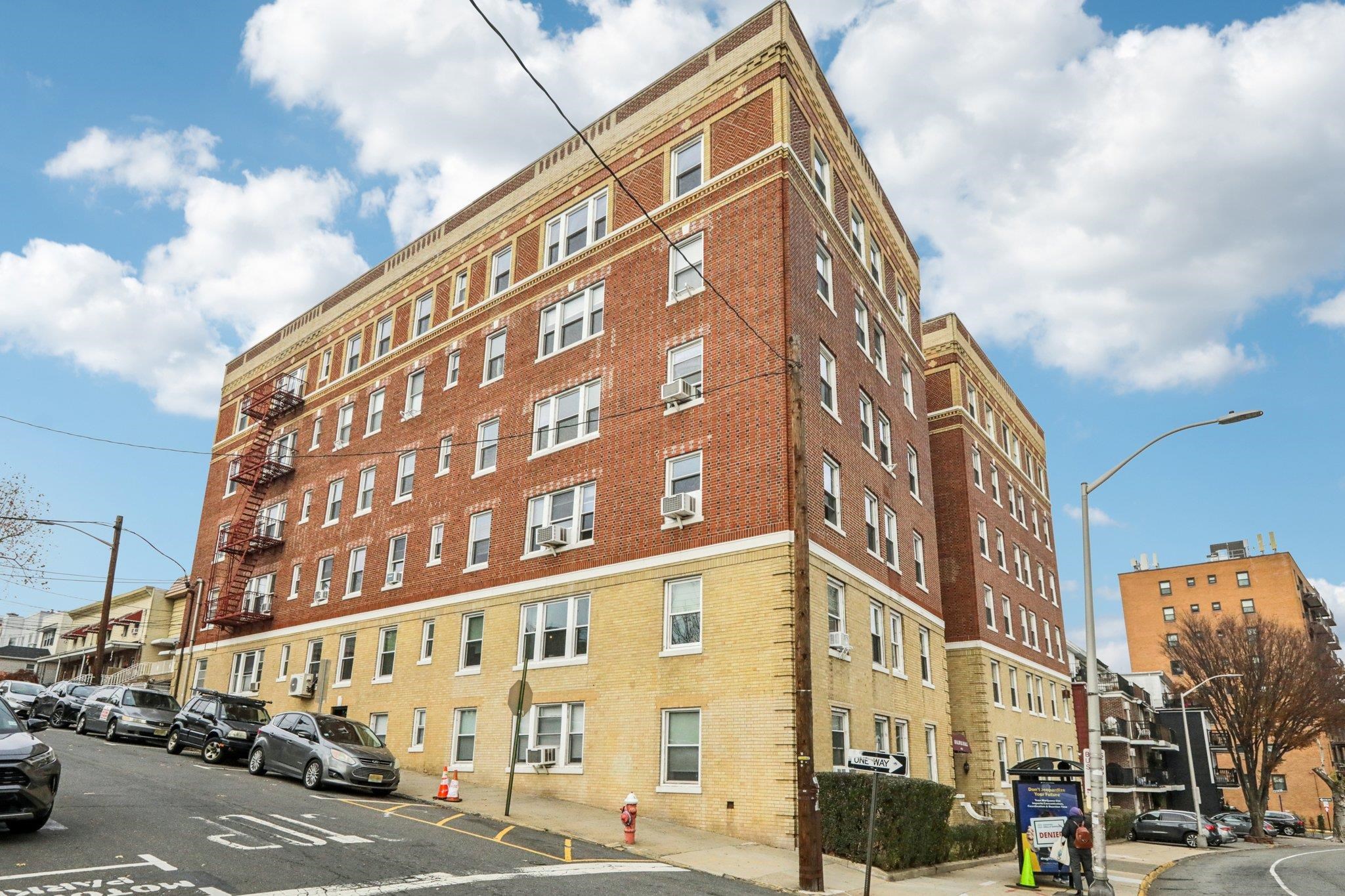 6701 BLVD EAST - Photo 4