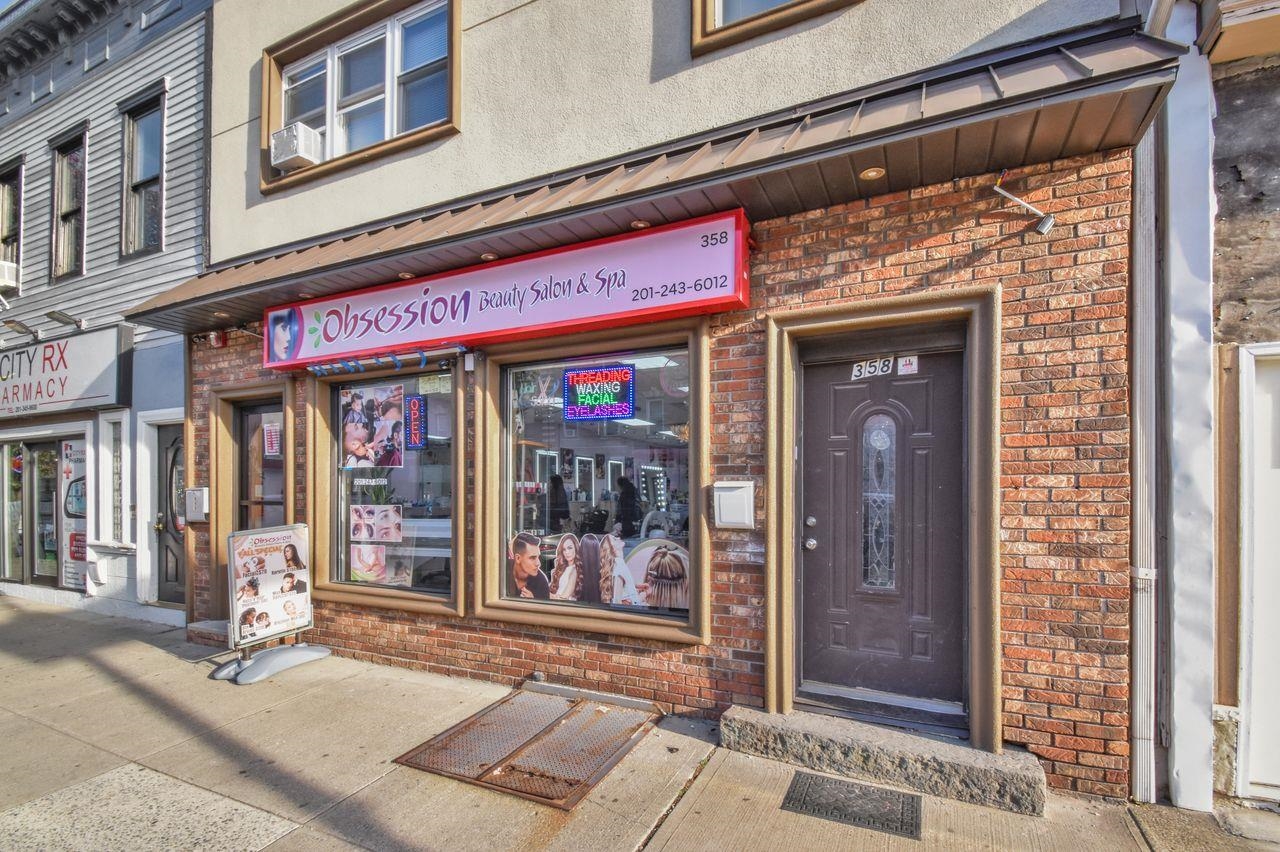 358 BROADWAY - Photo 1