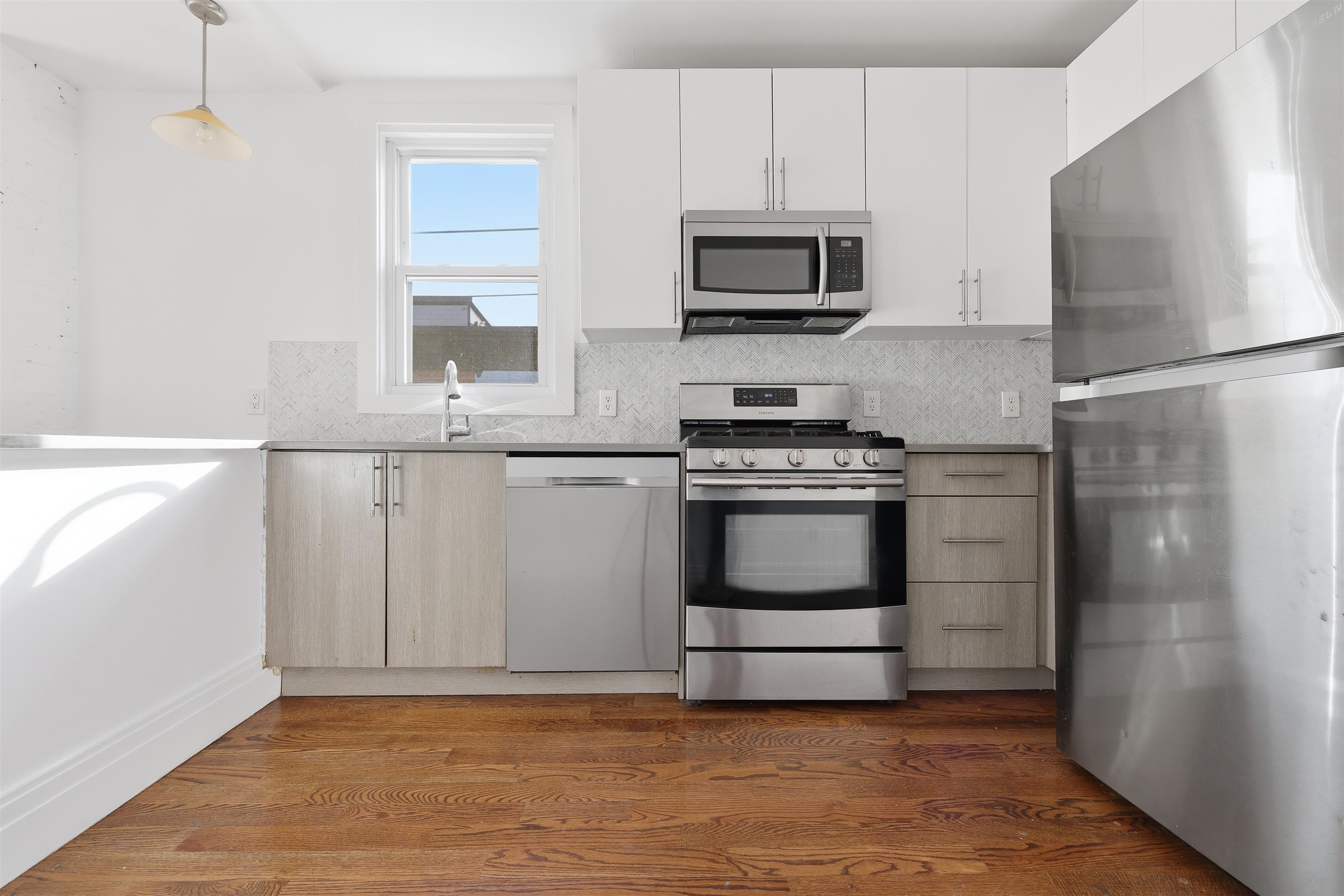 76 BOWERS ST - Photo 4