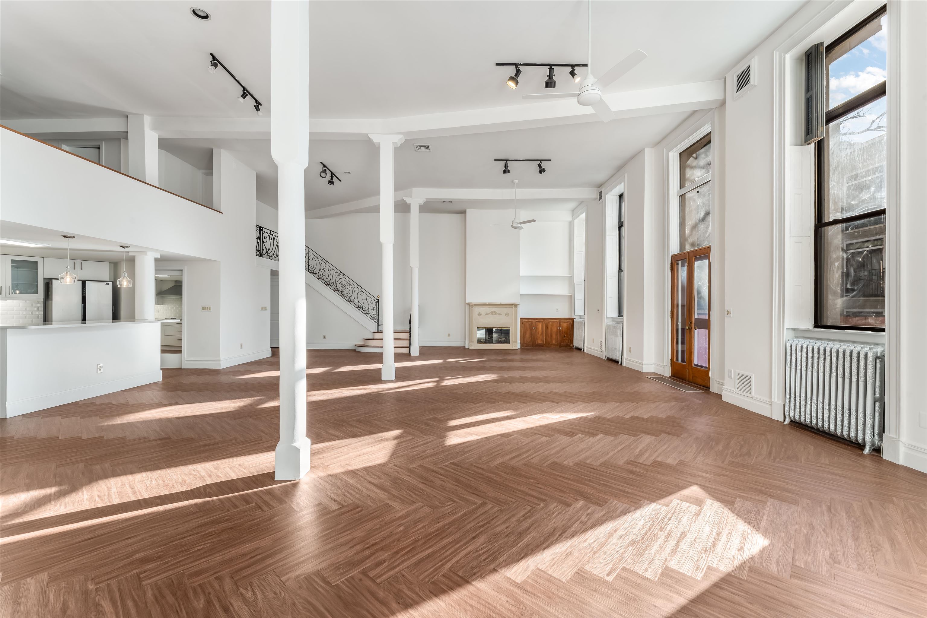 299 PAVONIA AVE - Photo 4