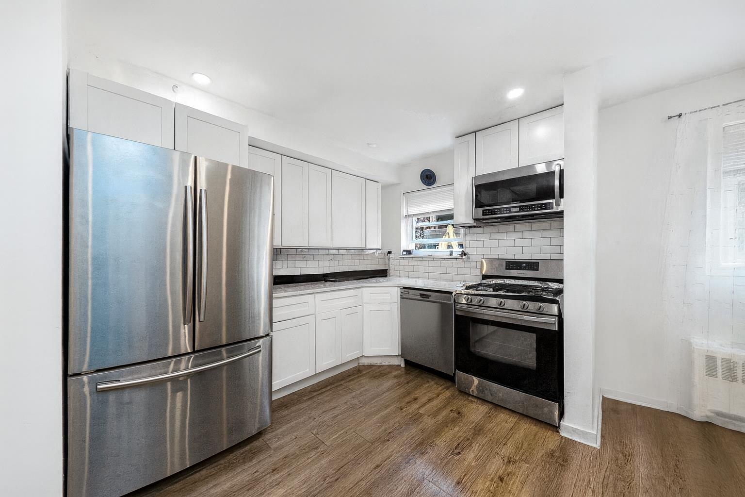 64 COLLEGE ST - Photo 3